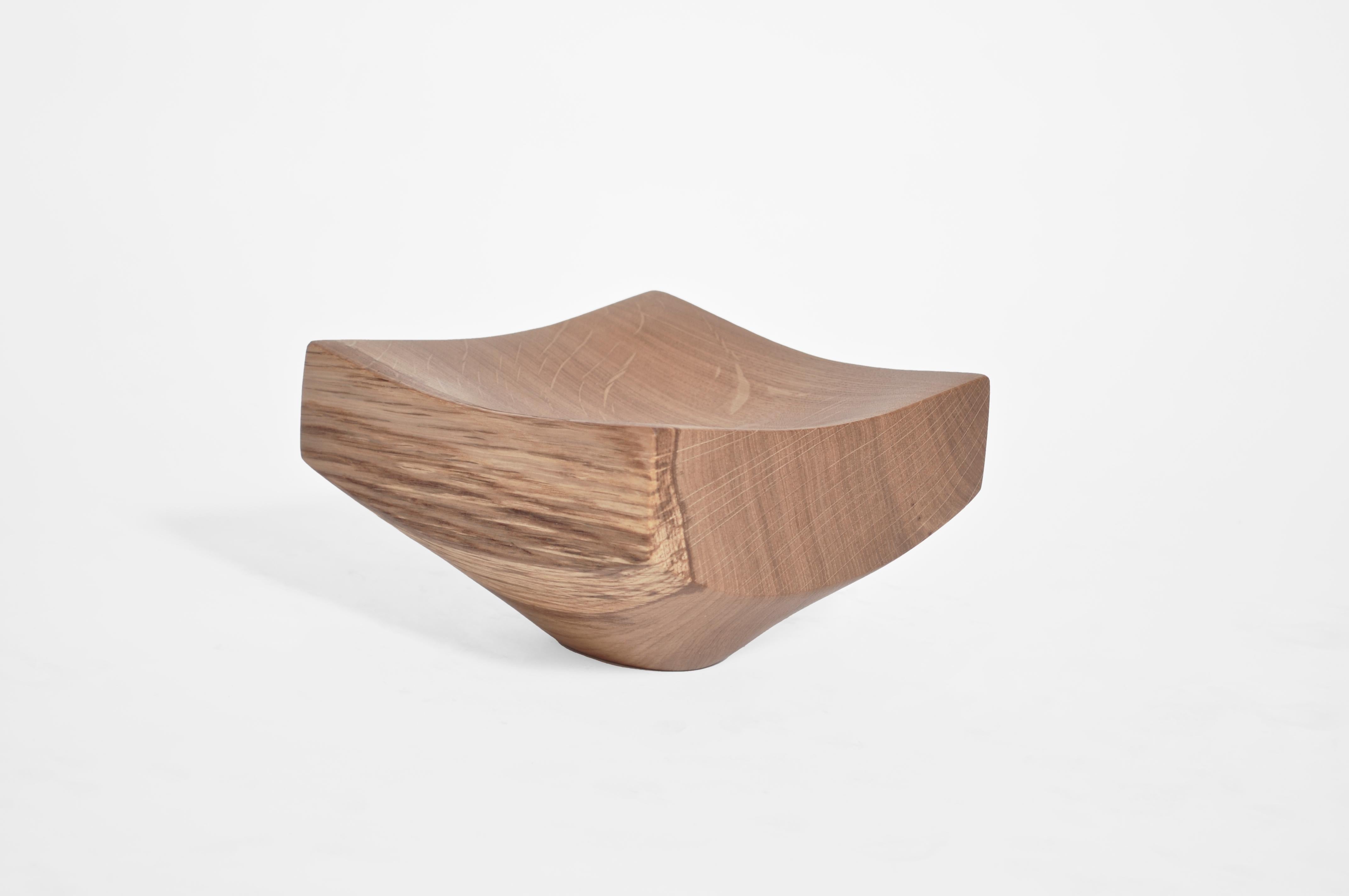 Small vessel 2801 by Jörg Pietschmann
Dimensions: D 18 x W 18 x H 12 cm 
Materials: oak. 
Finish: polished oil finish.
Also available in large.


In Pietschmann’s sculptures, trees that for centuries were part of a landscape and founded in