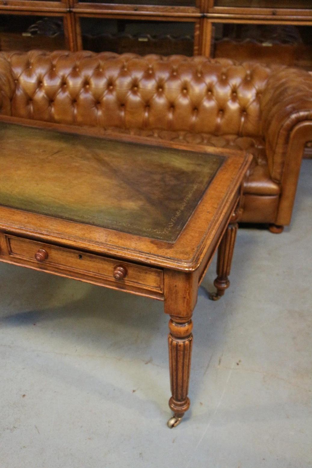 Beautiful small oak writing table with 2 drawers and green leather top. The whole has a beautiful aged appearance.
Origin: England
Period: circa 1840, early Victorian
Size: 120cm x 75cm x H 73cm legroom 55cm.