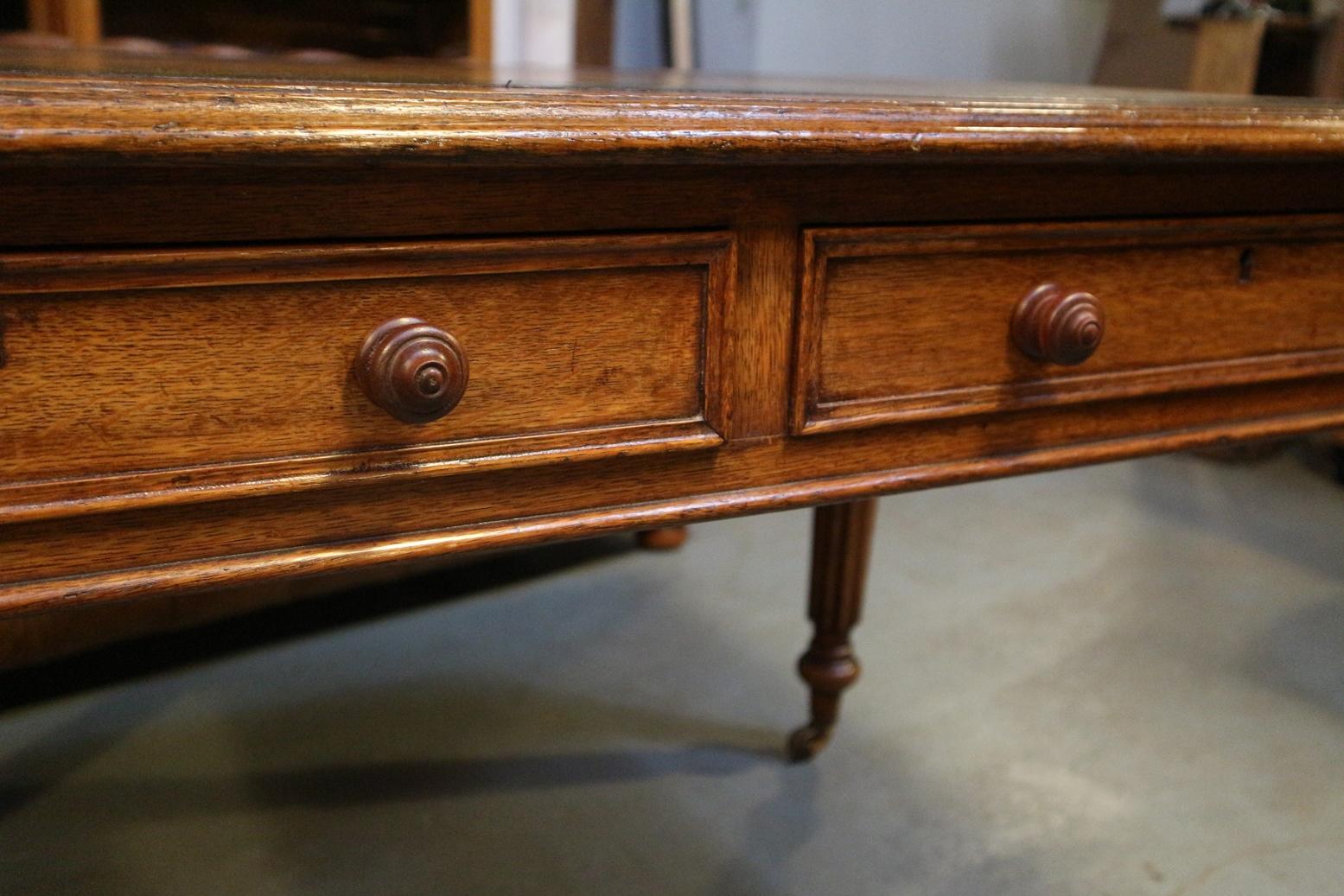 Small Oak Victorian Writing Table In Good Condition In Eindhoven, NL