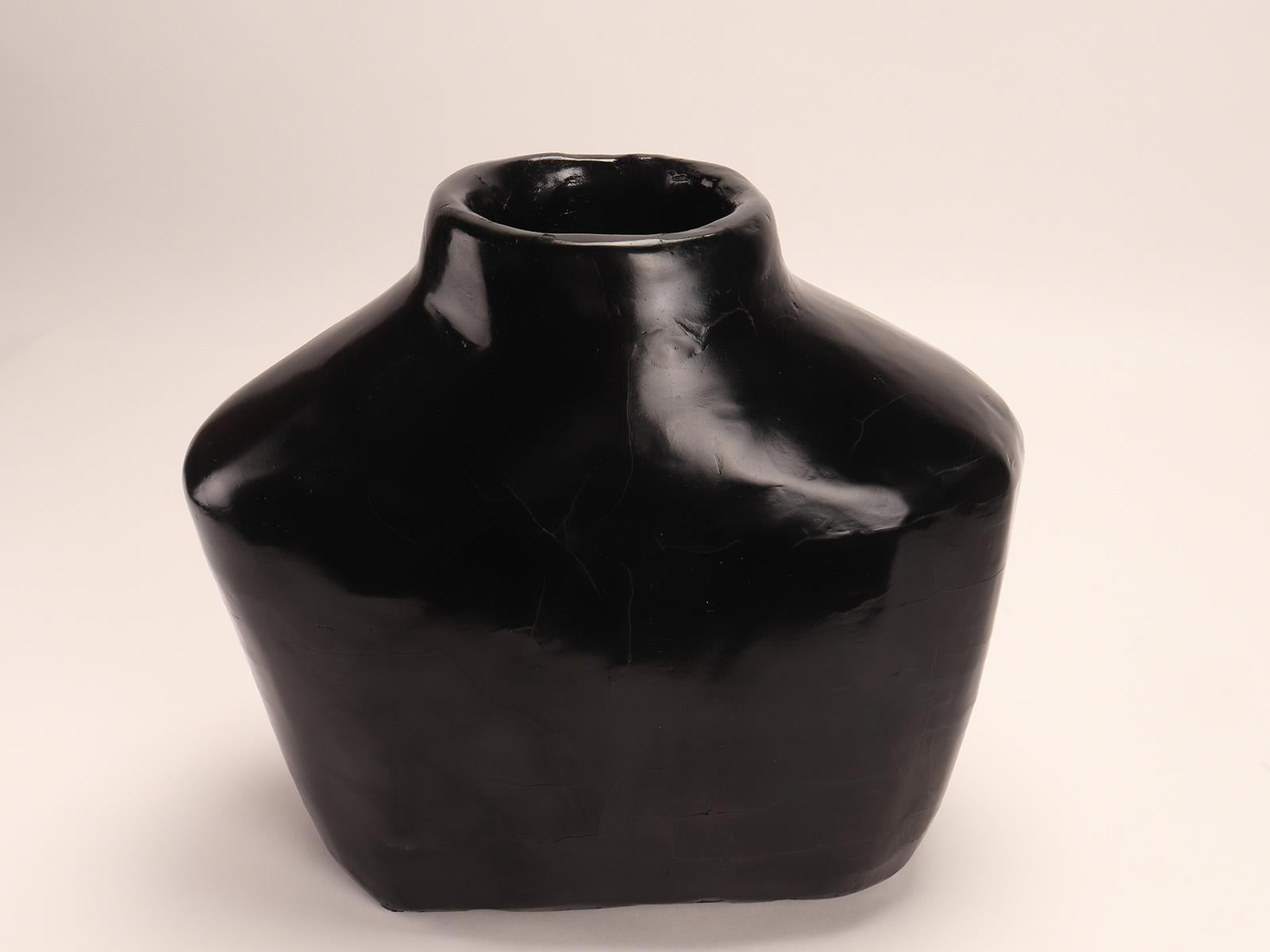 Small oblong-shaped lacquer vase, Shanxi, China late 19th century. For Sale 1
