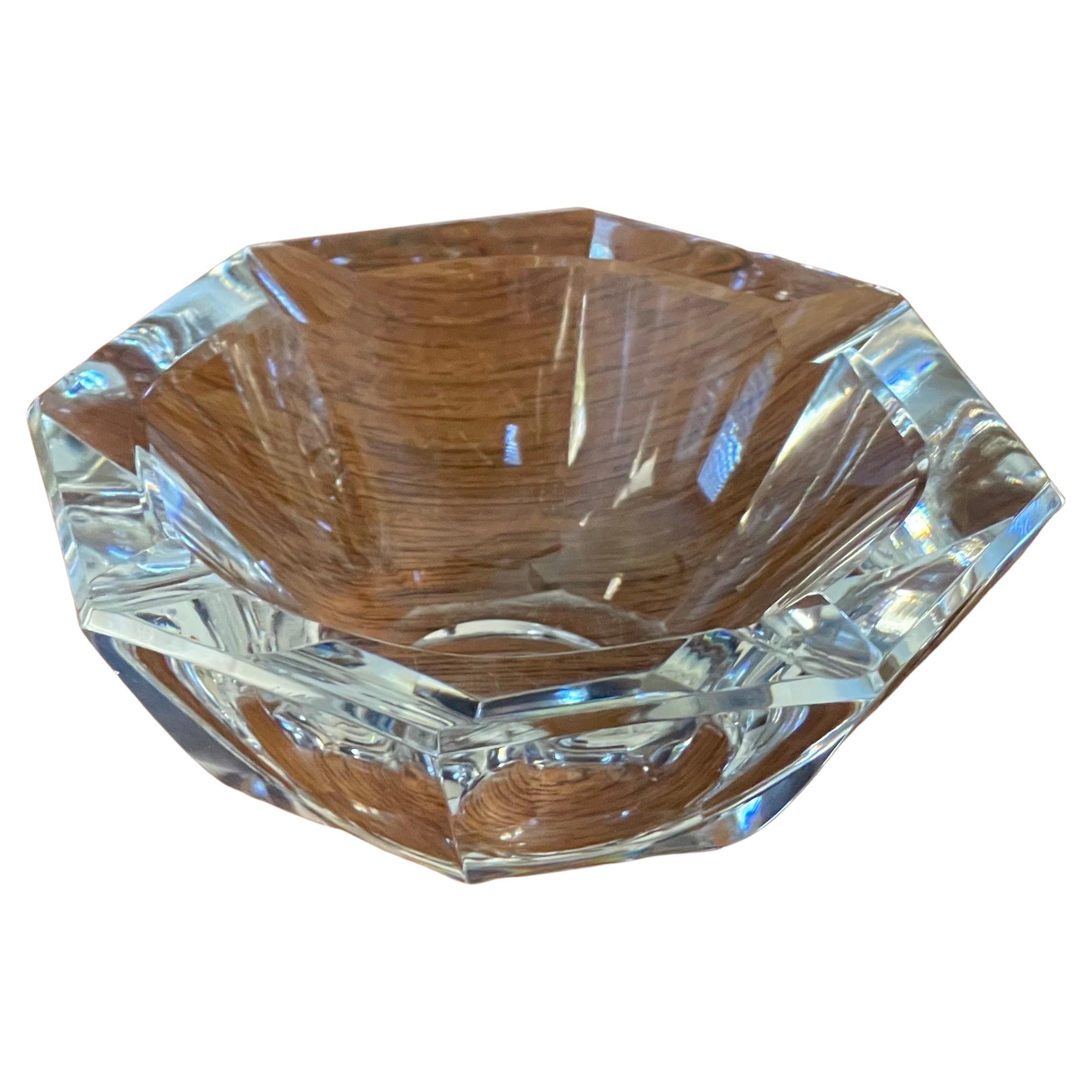 A very nice small crystal octagon shaped ashtray by Baccarat, circa 1990s. The piece is in excellent condition with no visible imperfections and has great clarity. Signed on the underside, the piece measures 5