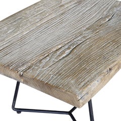 Petite table en orme ancien avec structure en fer, fabriquée en Italie