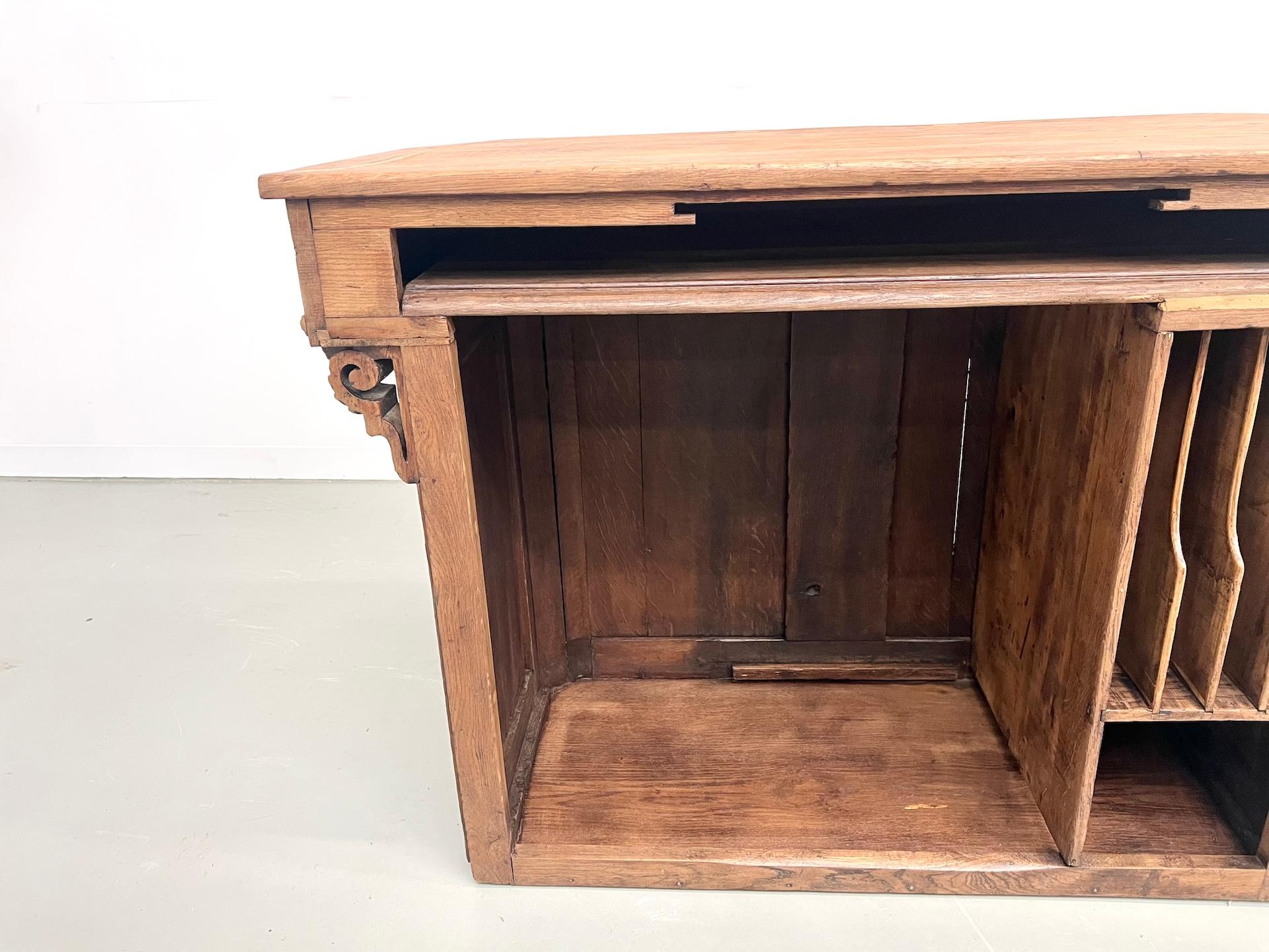 Piccolo banco di commercio in legno di quercia, Francia, 1900 in vendita 5