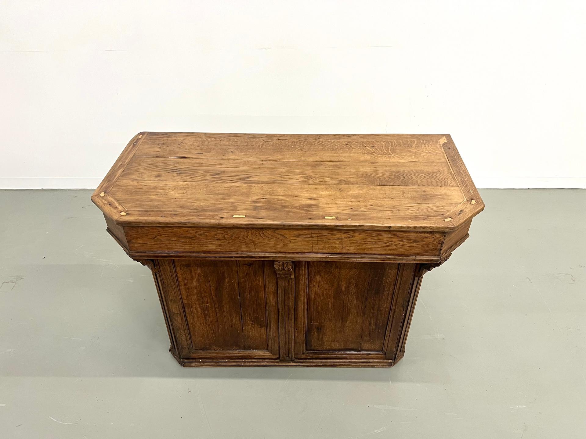 Piccolo banco di commercio in legno di quercia, Francia, 1900 In condizioni buone in vendita a LYON, FR