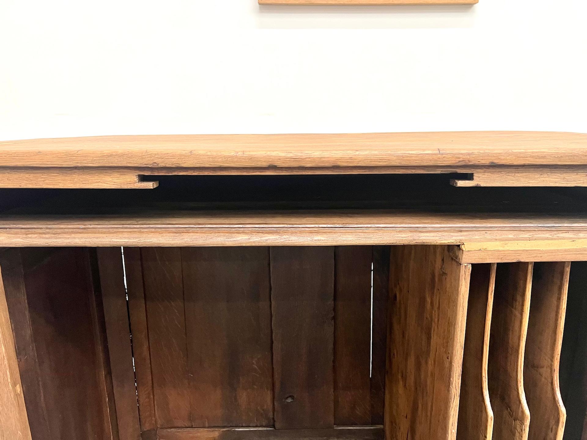 Piccolo banco di commercio in legno di quercia, Francia, 1900 in vendita 2