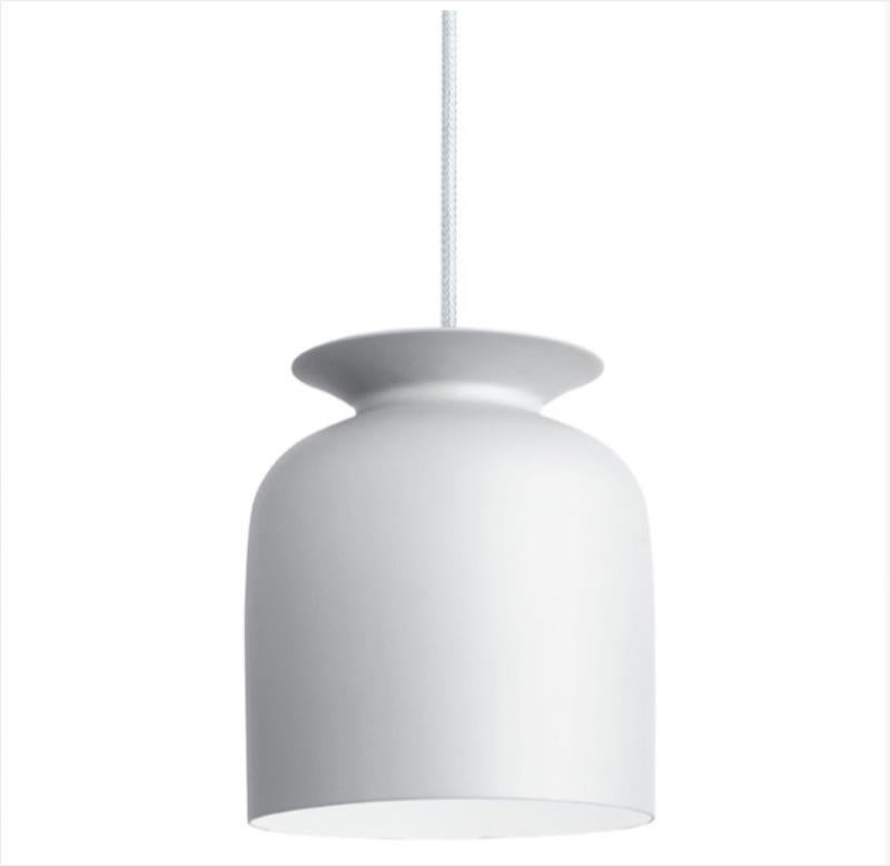 Small Oliver Schick Ronde pendant in white matte for Gubi. Designed by Oliver Schick, the Ronde Pendant has an industrial, yet friendly look that is well-suited for both home decor and professional environments. Executed in spun aluminum with