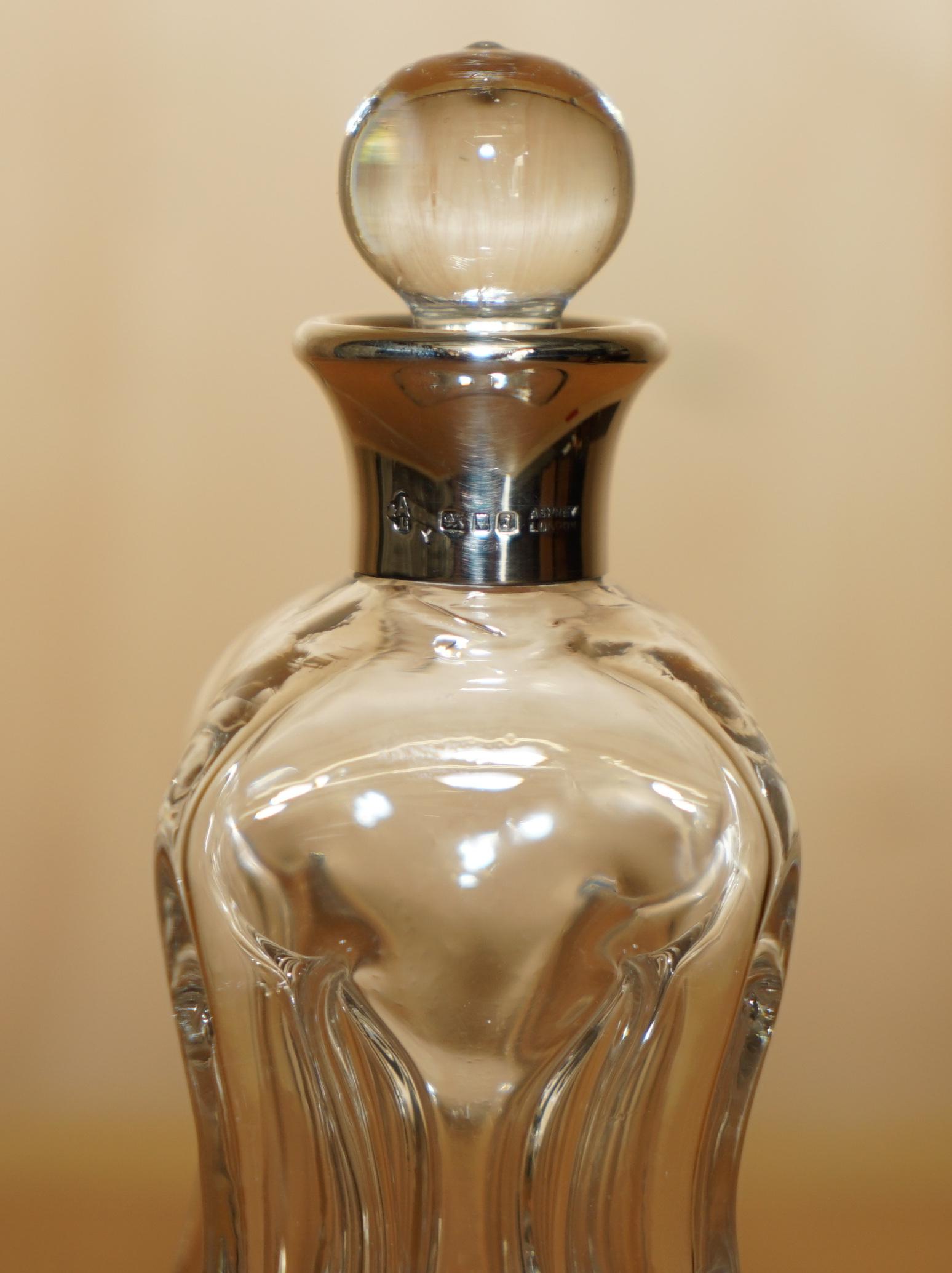 Mid-Century Modern PETIT DÉCANTEUR À UNE PERSONNE ASPREY & CO 1964 ARGENT STERLING PiNCH SPIRIT WINE en vente