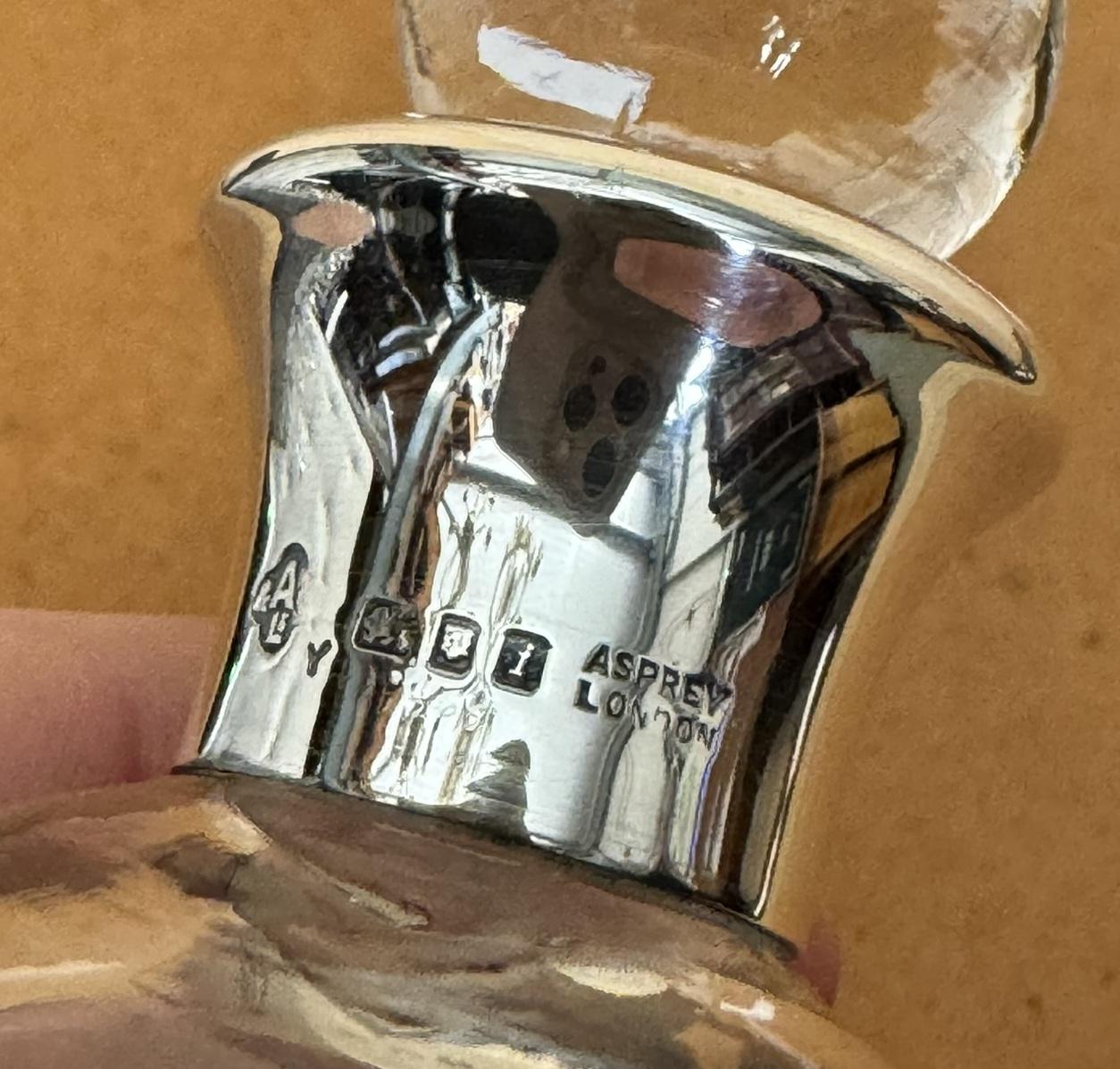 Argent sterling PETIT DÉCANTEUR À UNE PERSONNE ASPREY & CO 1964 ARGENT STERLING PiNCH SPIRIT WINE en vente