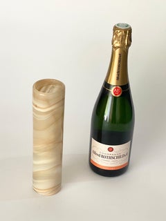 Piccolo vaso in onice di forma cilindrica, colore beige, Italia circa 1970