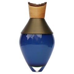 Petit vase d'Inde bleu opale et laiton patiné I, Pia Wüstenberg