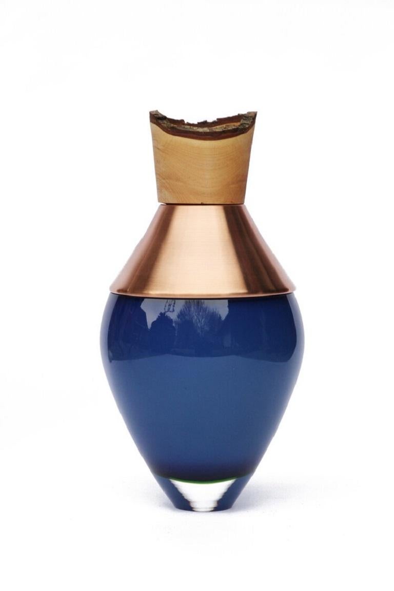 Tourné Petit vase d'Inde bleu opale et patine cuivre I, Pia Wüstenberg en vente