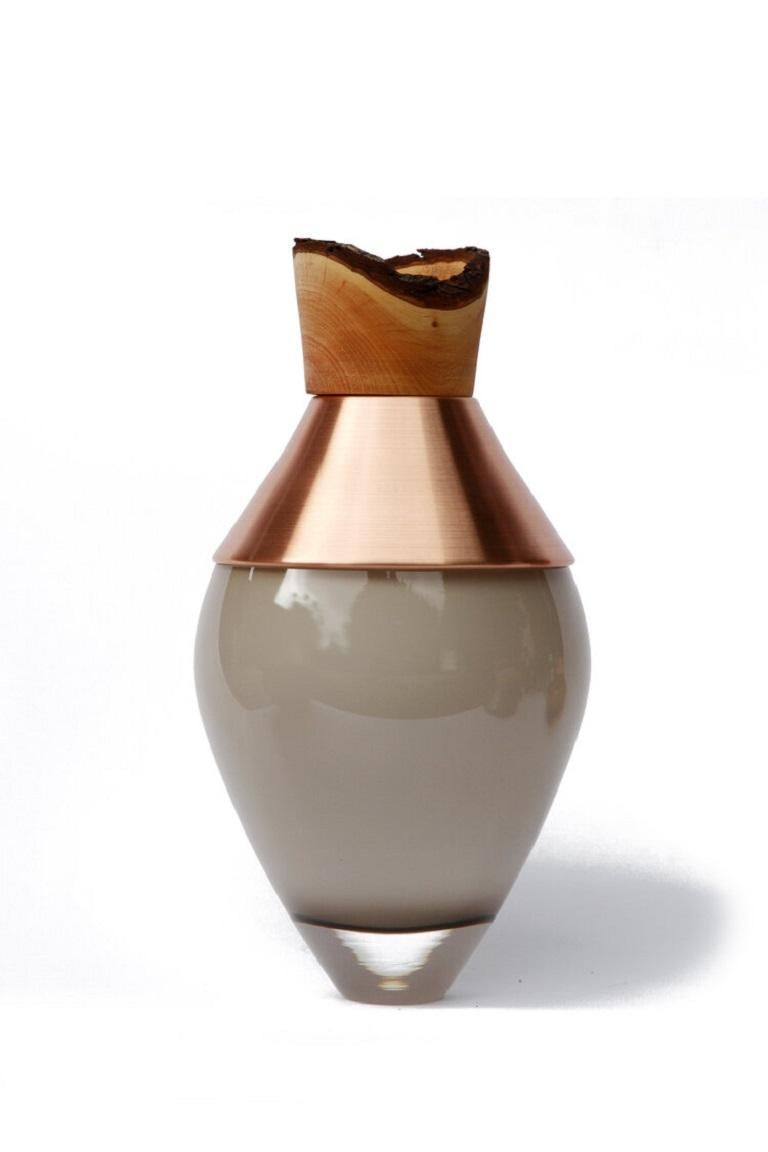 Tedesco Piccolo vaso da India I, grigio opale e patina di rame, Pia Wüstenberg in vendita