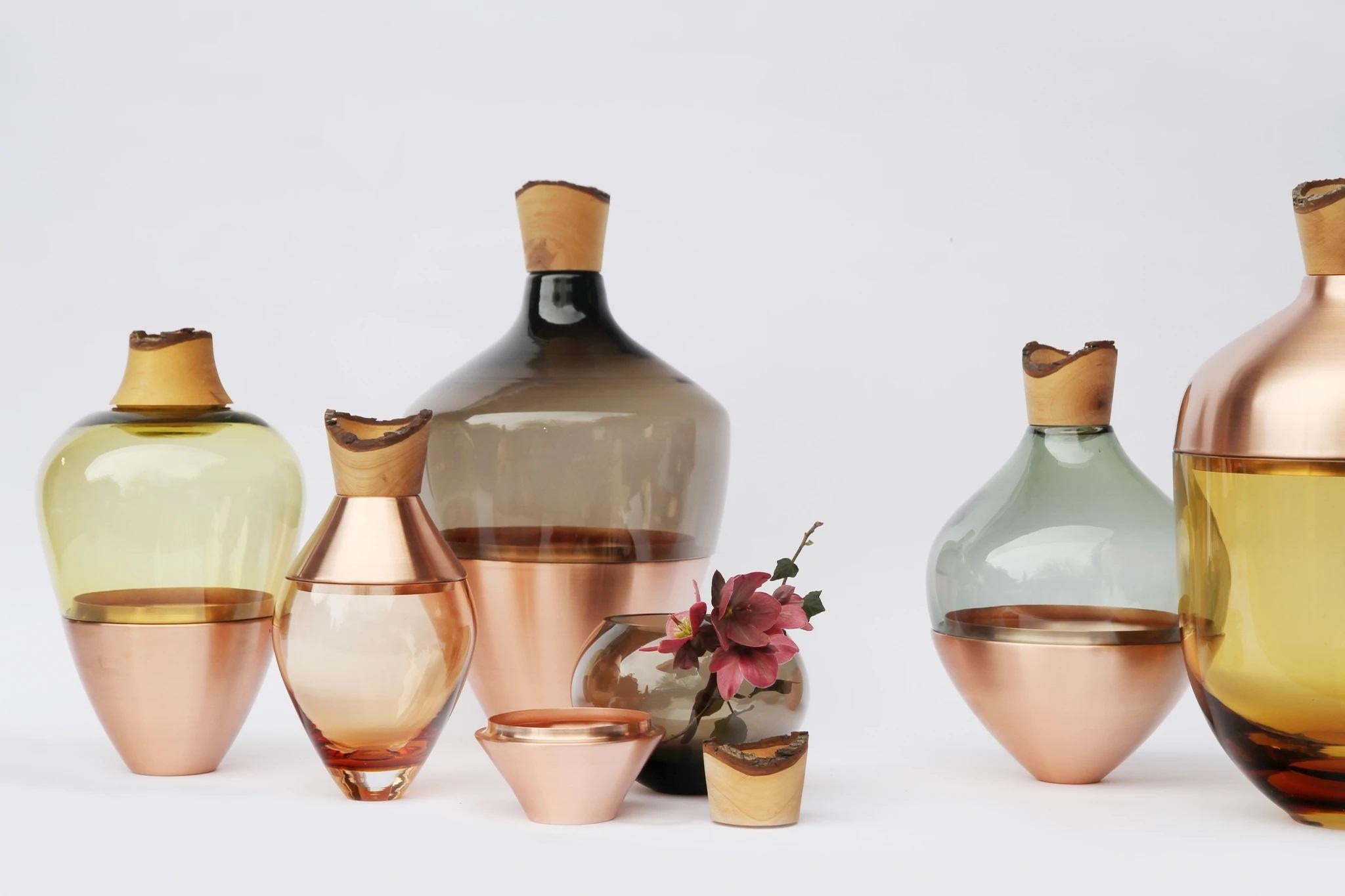 Cuivre Petit vase d'Inde gris opale et patine cuivre I, Pia Wüstenberg en vente