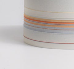 Vasija pequeña de porcelana naranja/azul de Rachel Foxwell