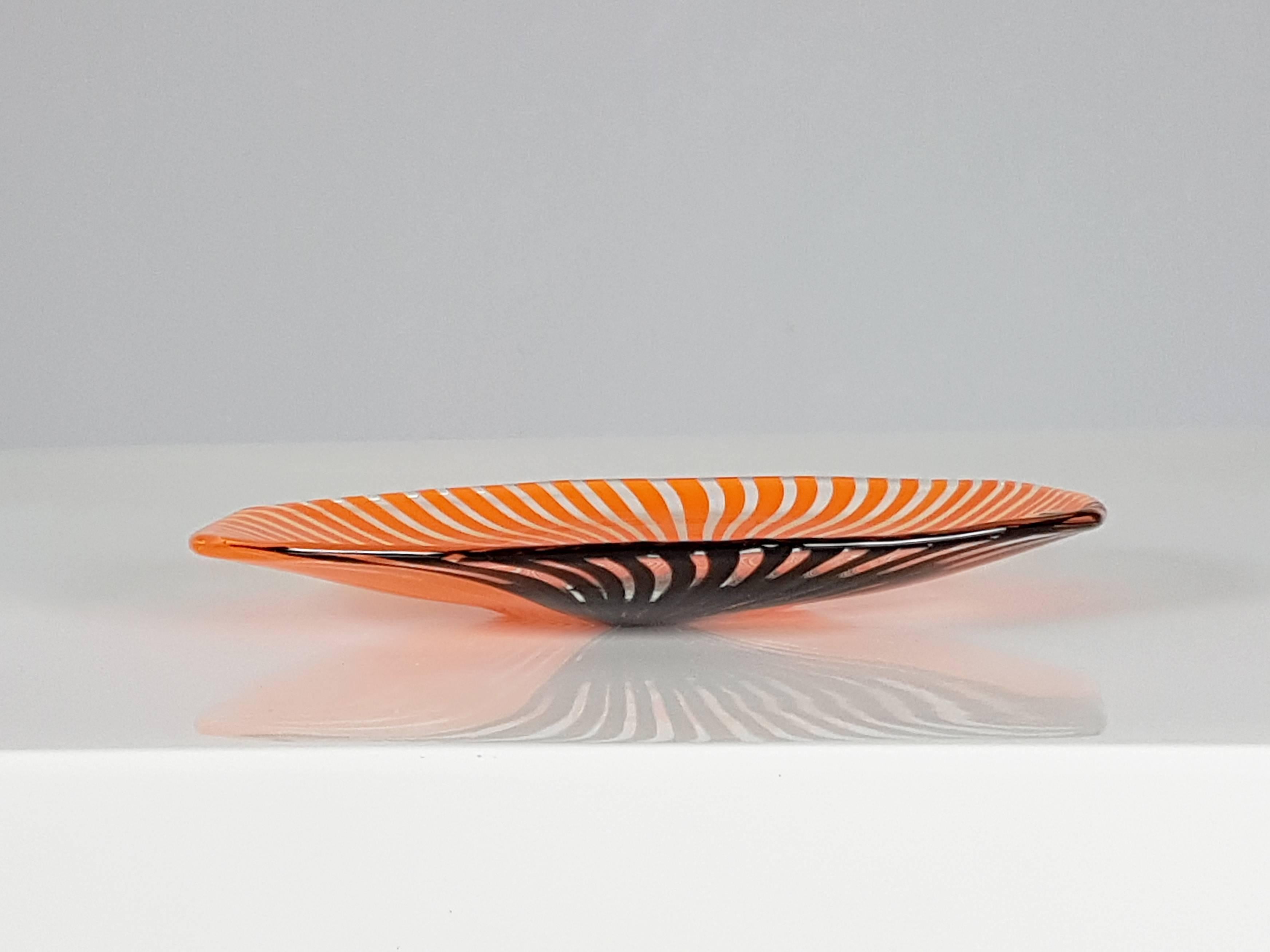 Small and thick plate designed by Gian Maria Potenza and manufactured by La Murrina in the 1960s. It remains in perfect condition with its original paper label.