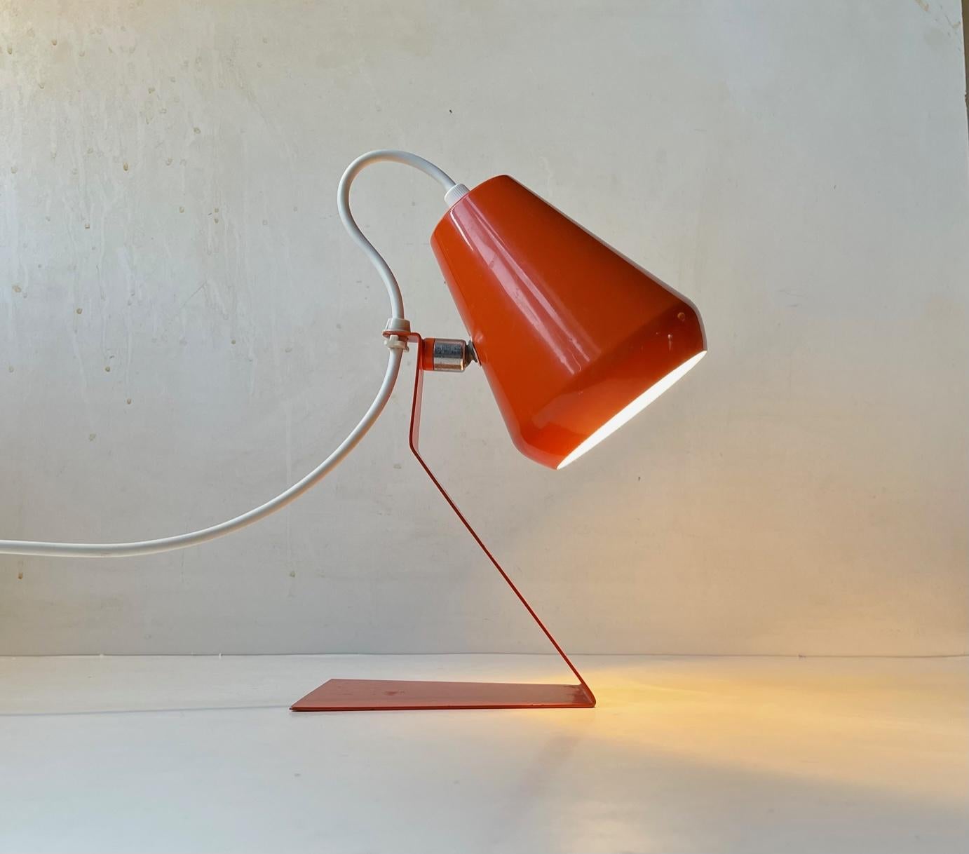 'Graphic' table light with distinct modern lines. It features a stylish base in bend steel and an adjustable shade in aluminium. It was made anonymously in Italy circa 1960-70. It uses an E14 regular type light bulb and has its on/of switch to its
