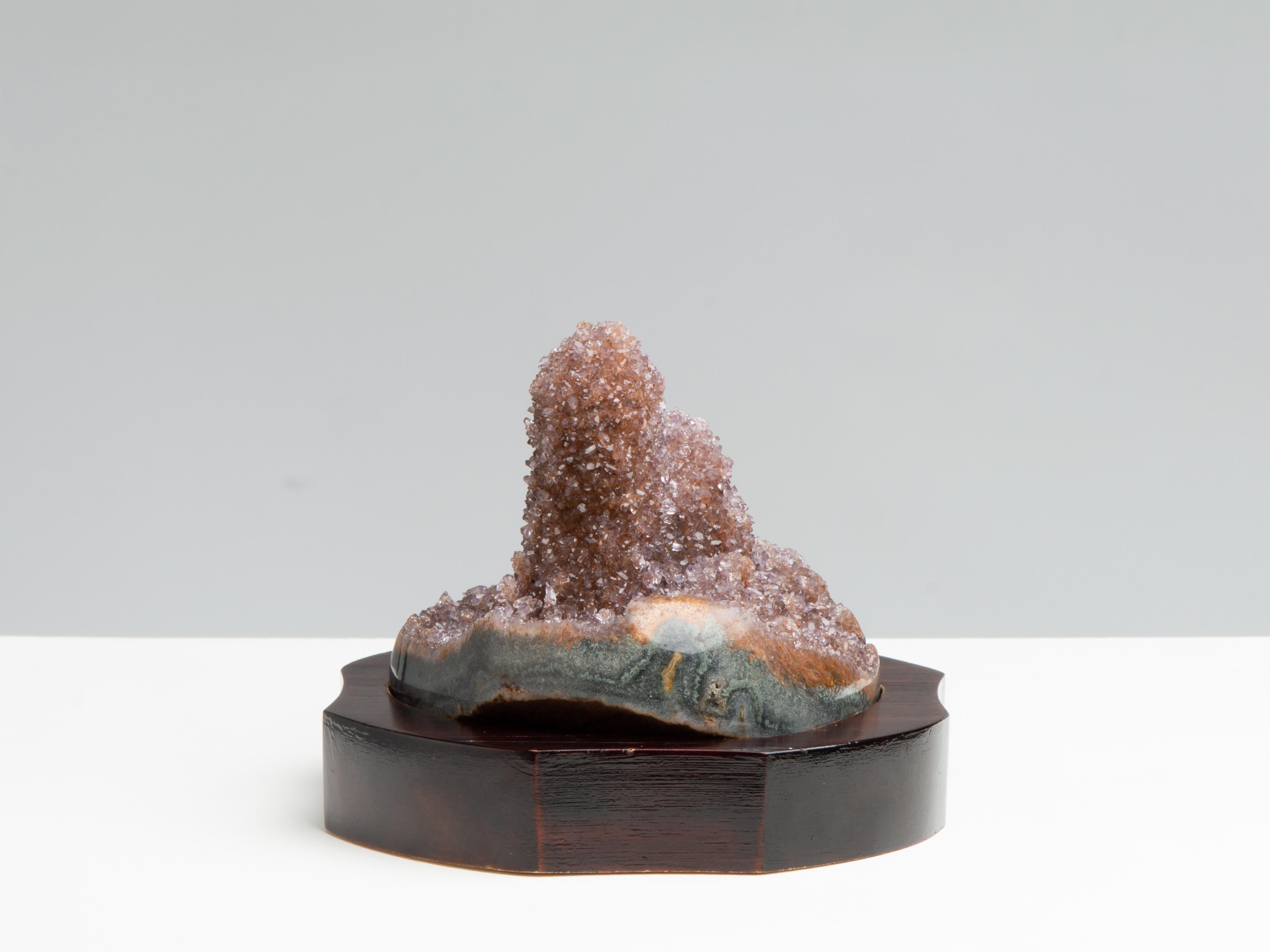 Piccola formazione stalattitica di quarzo druzy arancione e marrone che assomiglia a una roccia di Scholars In condizioni ottime in vendita a London, GB