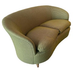 kleines organisches italienisches 2-Sitzer-Sofa aus den 1950er Jahren, Ico Parisi zugeschrieben, grüner Tweed