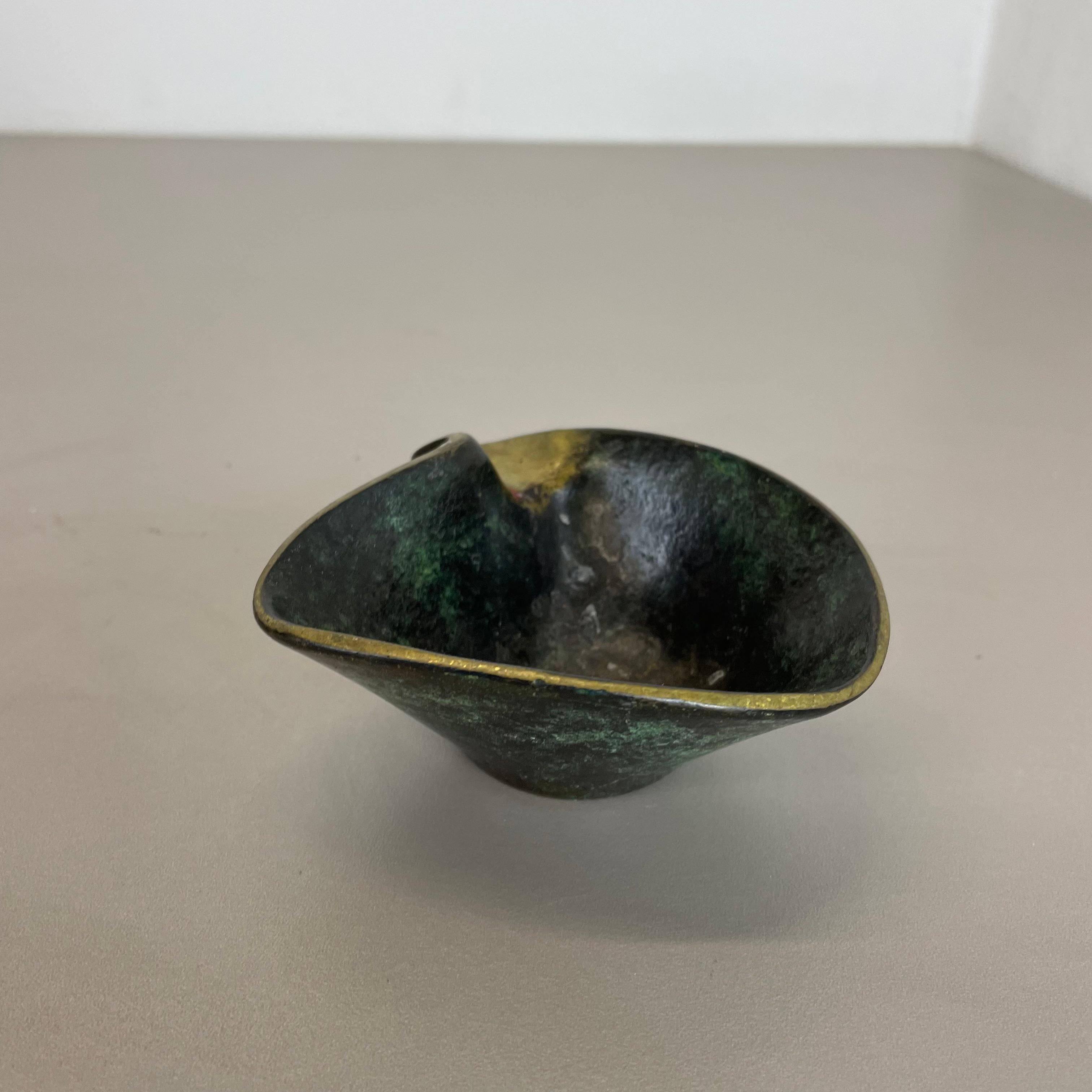 small organic form brass ashtray element by Carl Auböck, Austria, 1950s In Good Condition For Sale In Kirchlengern, DE