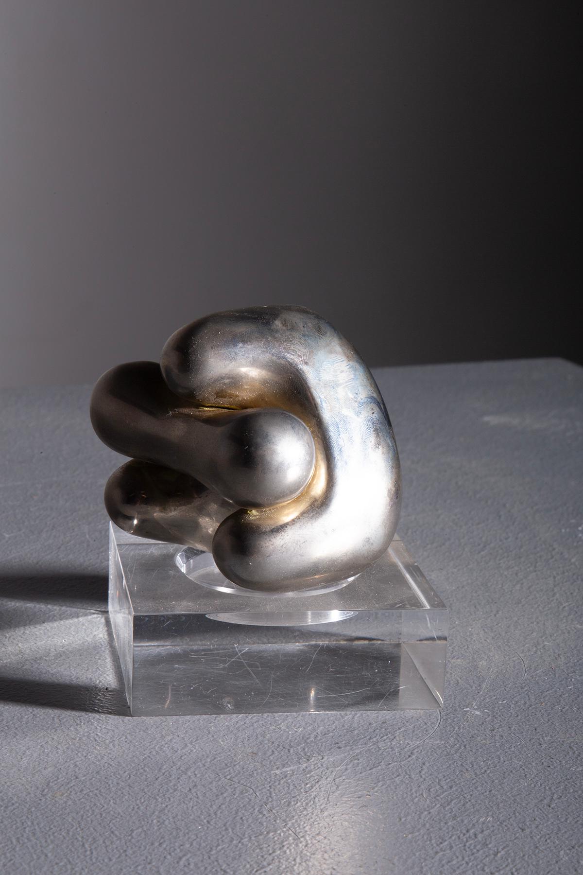Organic Modern Small organic sculpture made of chrome-plated metal For Sale