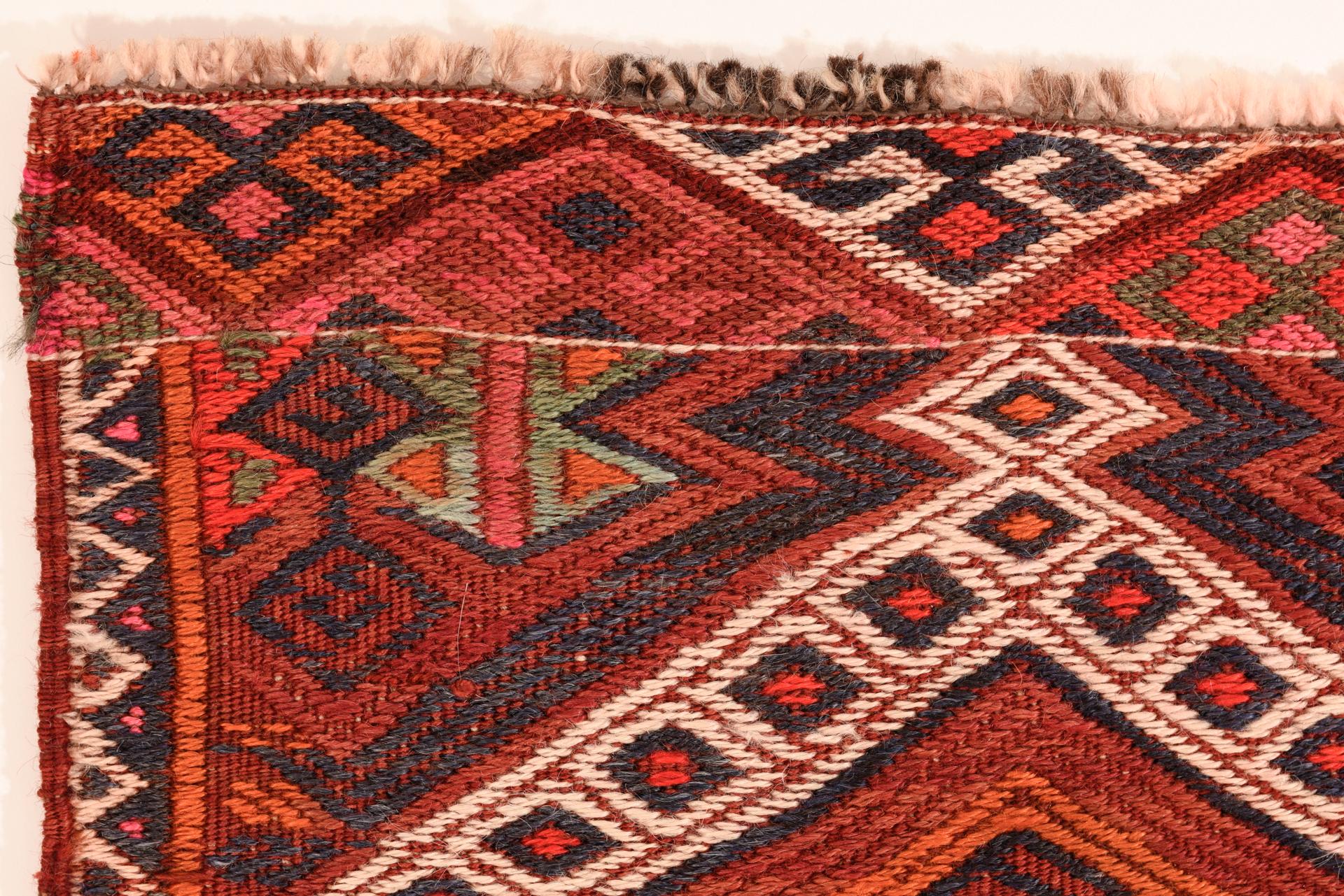 Kleiner orientalischer Nomadenteppich im Zustand „Hervorragend“ im Angebot in Alessandria, Piemonte