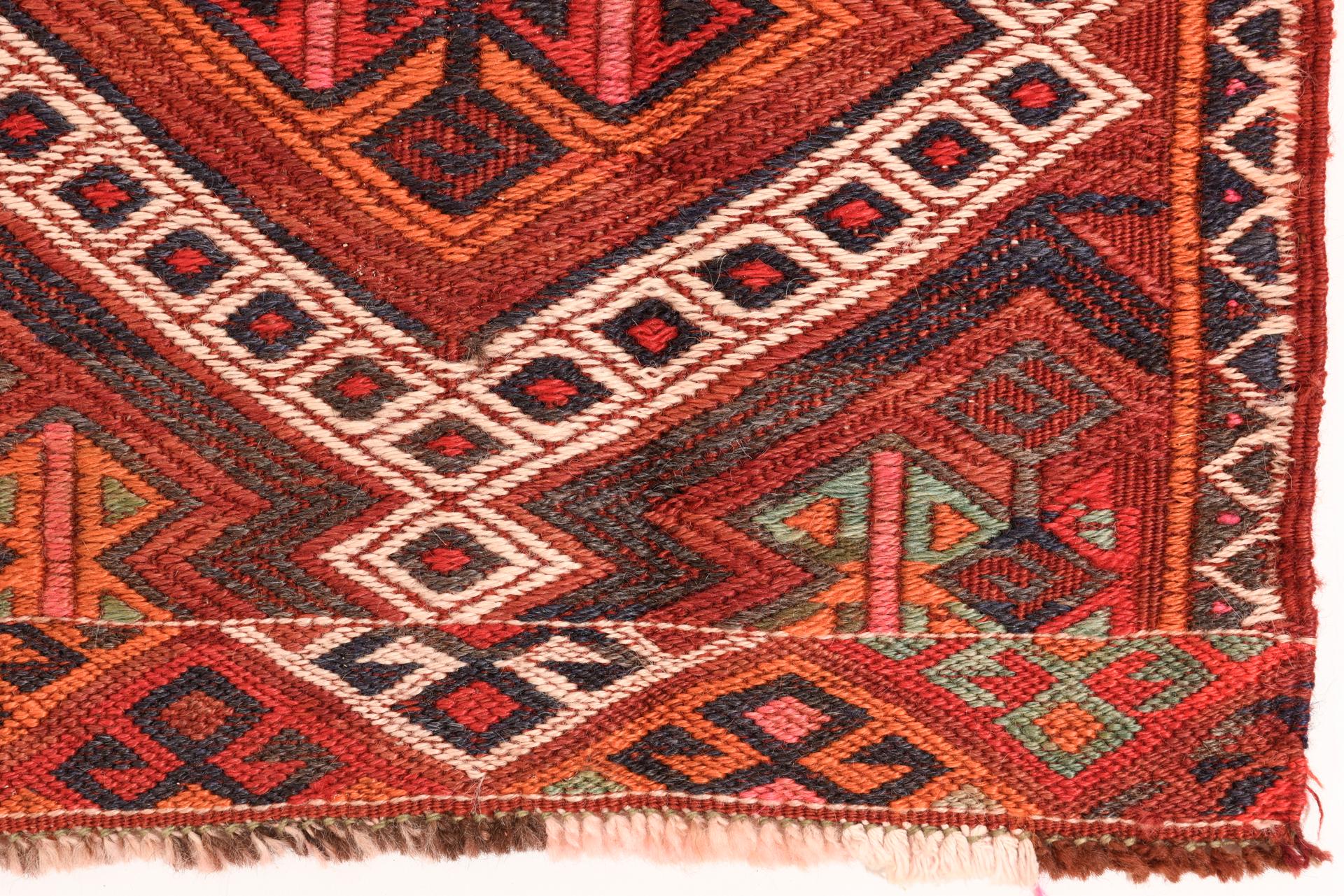 Kleiner orientalischer Nomadenteppich (Wolle) im Angebot