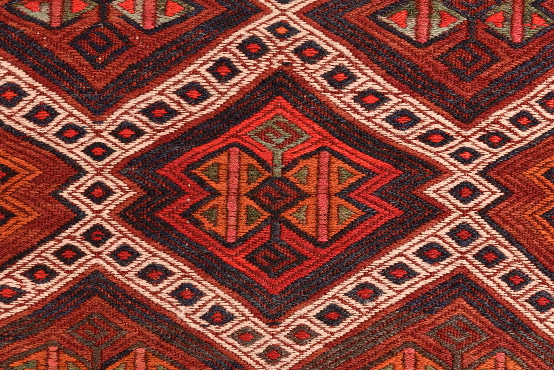 Kleiner orientalischer Nomadenteppich im Angebot 1