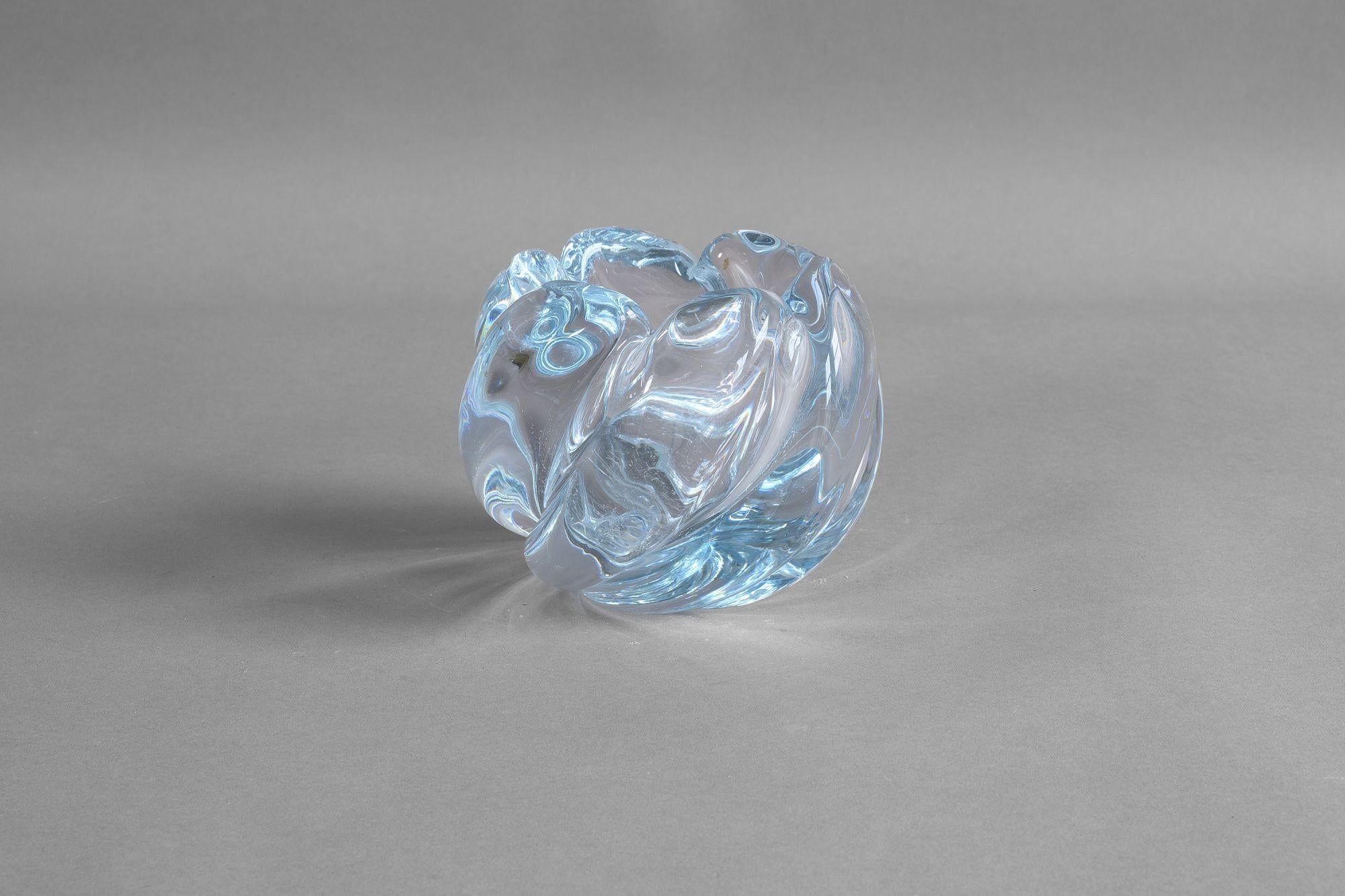 Small Swedish glass vase by Orrefors in a swirling pattern, signed on base.
Circa 1970.
H 10cm x W 13cm x D 13cm