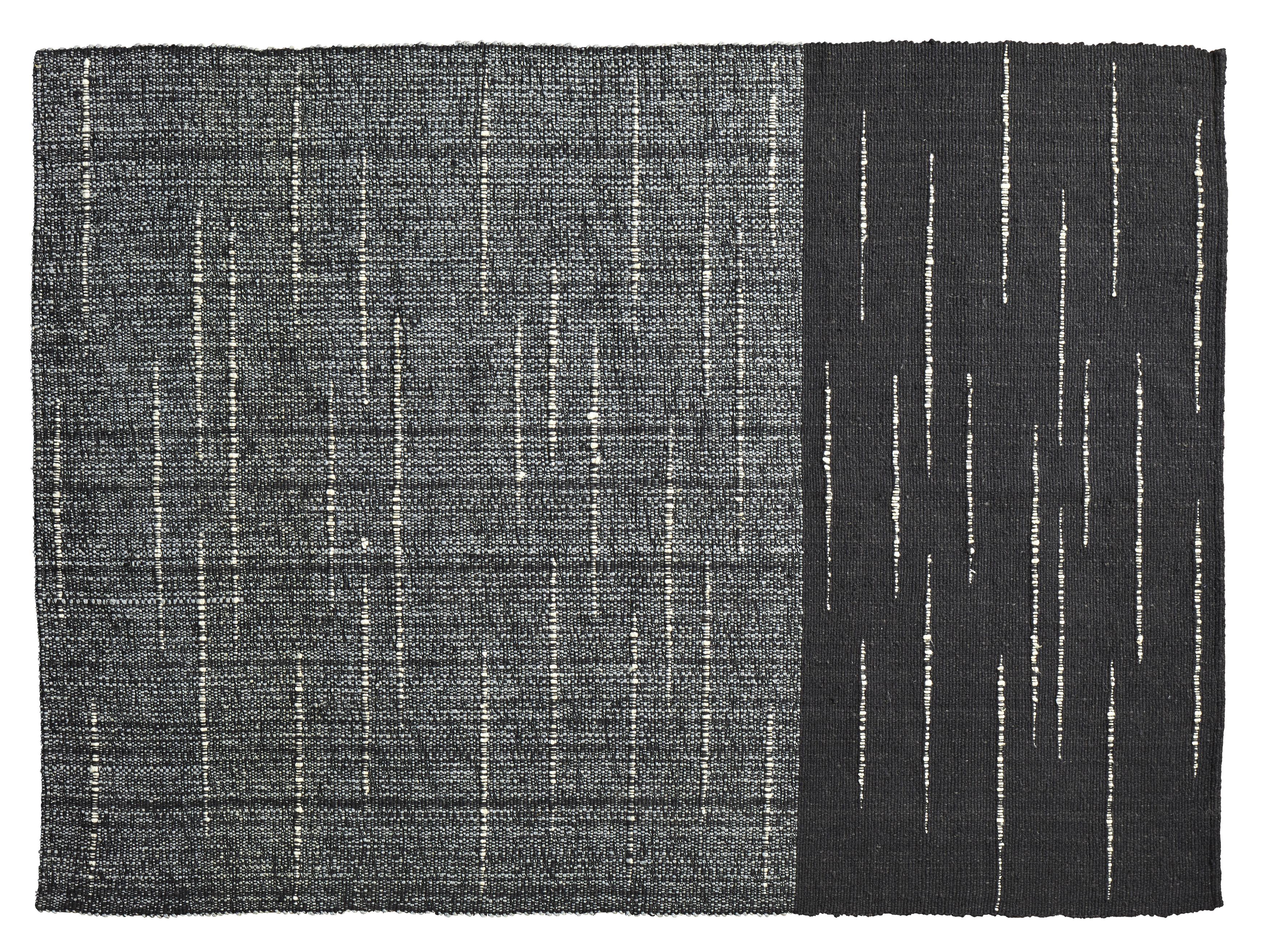Kleiner Oruga Subas-Teppich von Sebastian Herkner
MATERIALIEN: 100% natürliche Schurwolle. 
Technik: Natürlich gefärbte Fasern. Handgewebt in Kolumbien.
Abmessungen: B 160 x L 220 cm 
Erhältlich in den Farben: karo, linea 1, linea 2, moton,