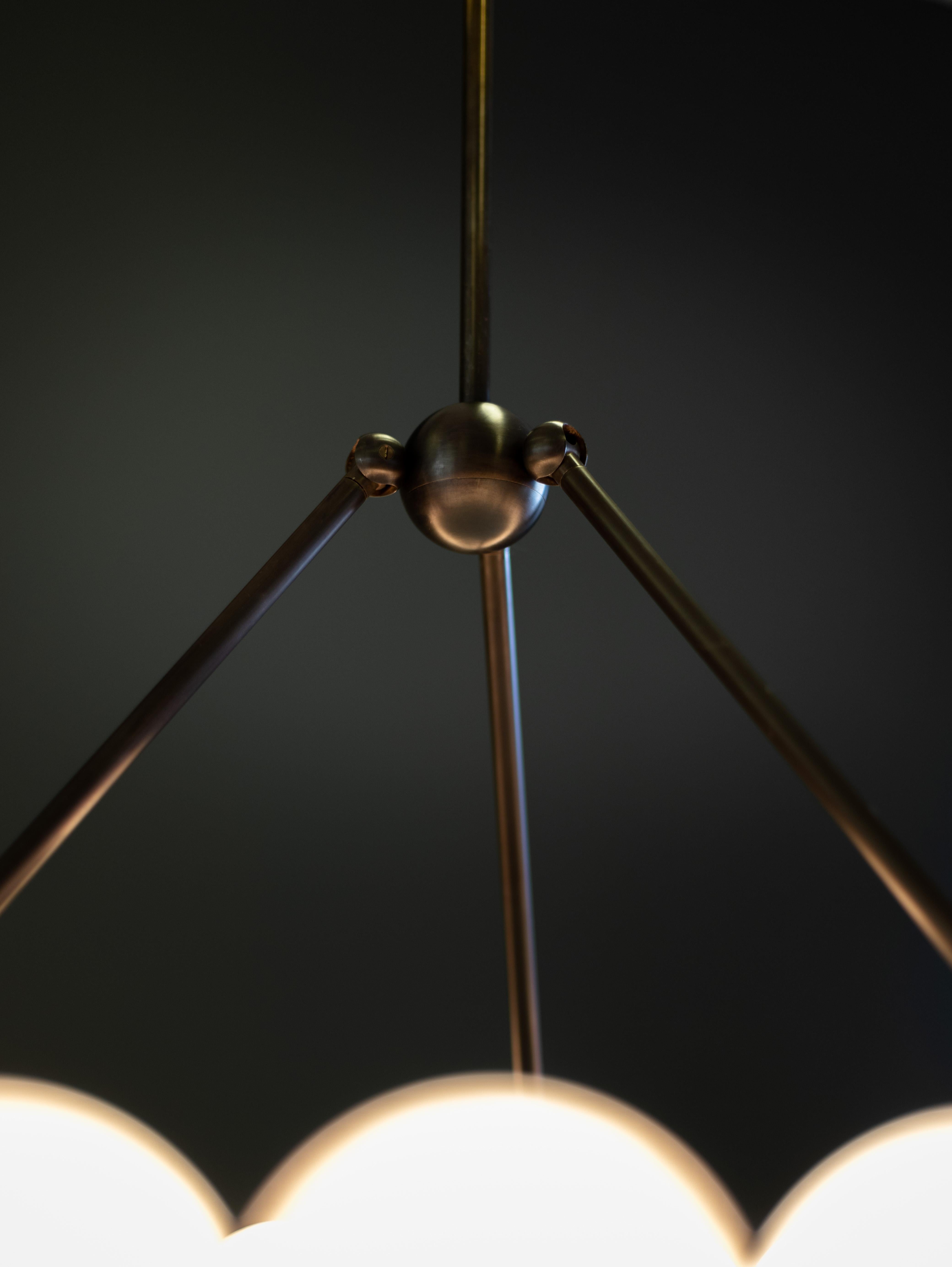 Postmoderno Sfera a sospensione a forma di anello in ottone scuro e cristallo di Christopher Boots in vendita