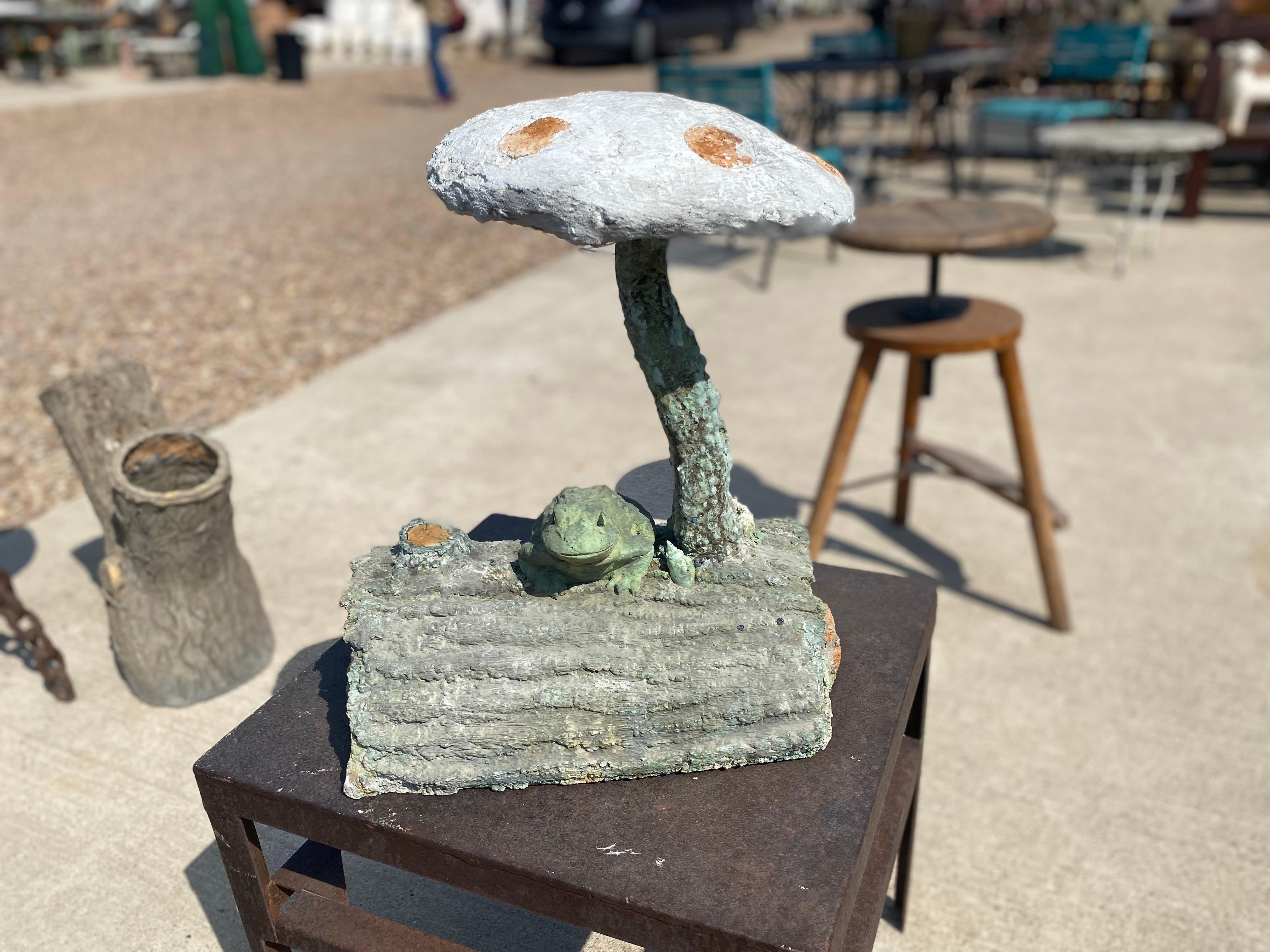 Small Outdoor Frog Mushroom Concrete Garden Sculpture In New Condition In San Antonio, TX