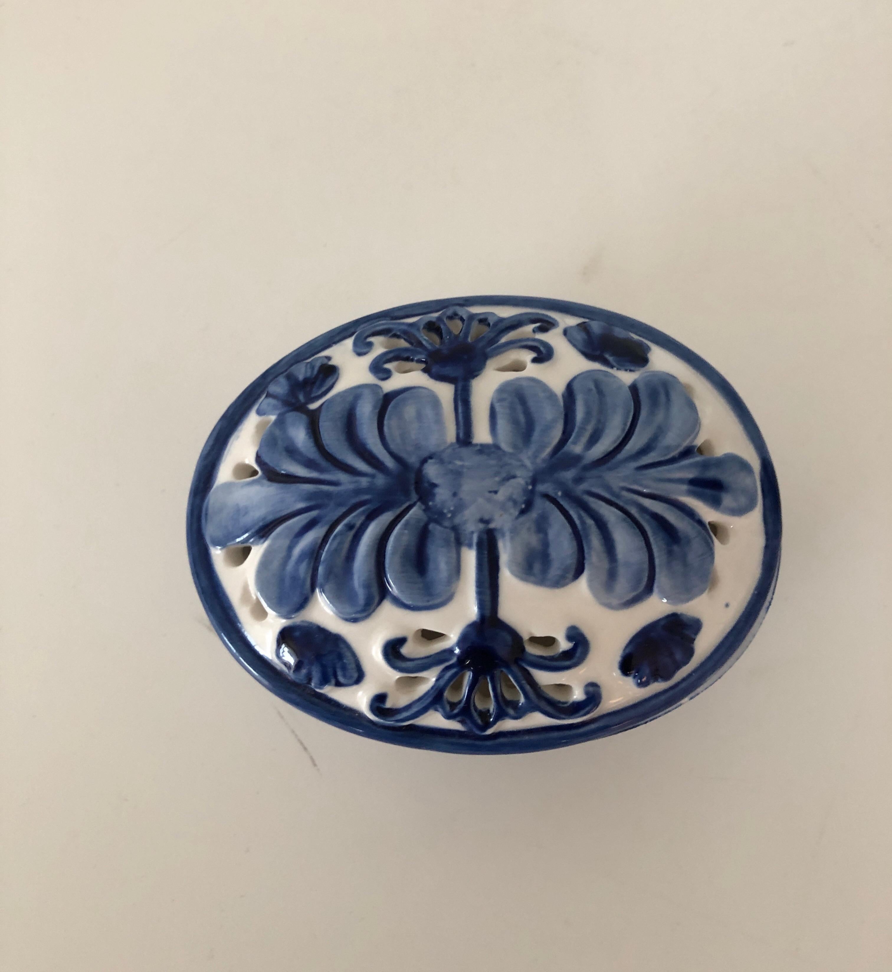 Small blue and white patterned trinket box with perforated holes. 
Signed by Blue Deco and hand painted in Holland.
Measures: 4.5