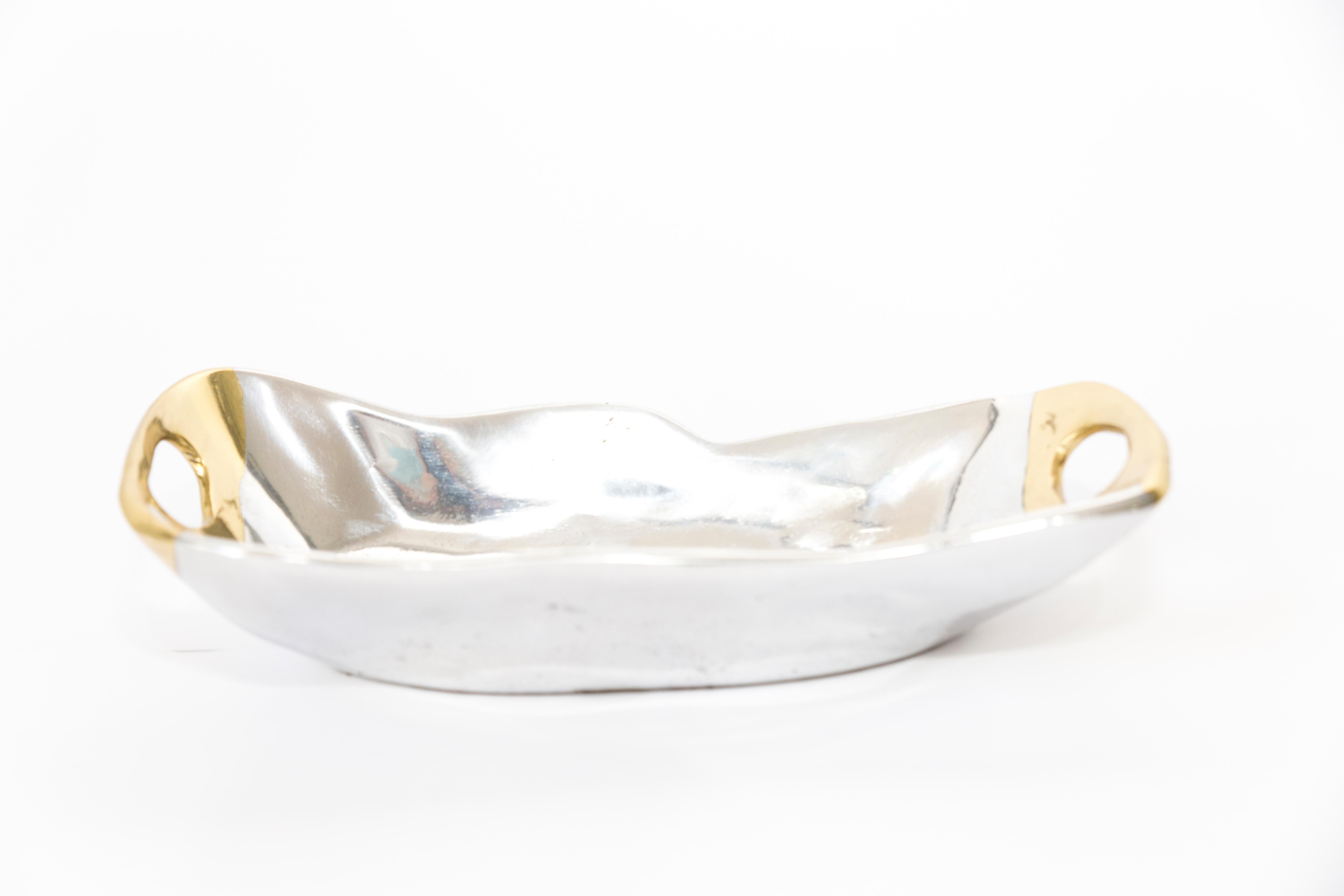 Ovale Schale A021, dekoratives Mittelstück aus Silber und goldfarbenem Gussmetall, Oval (Gegossen) im Angebot