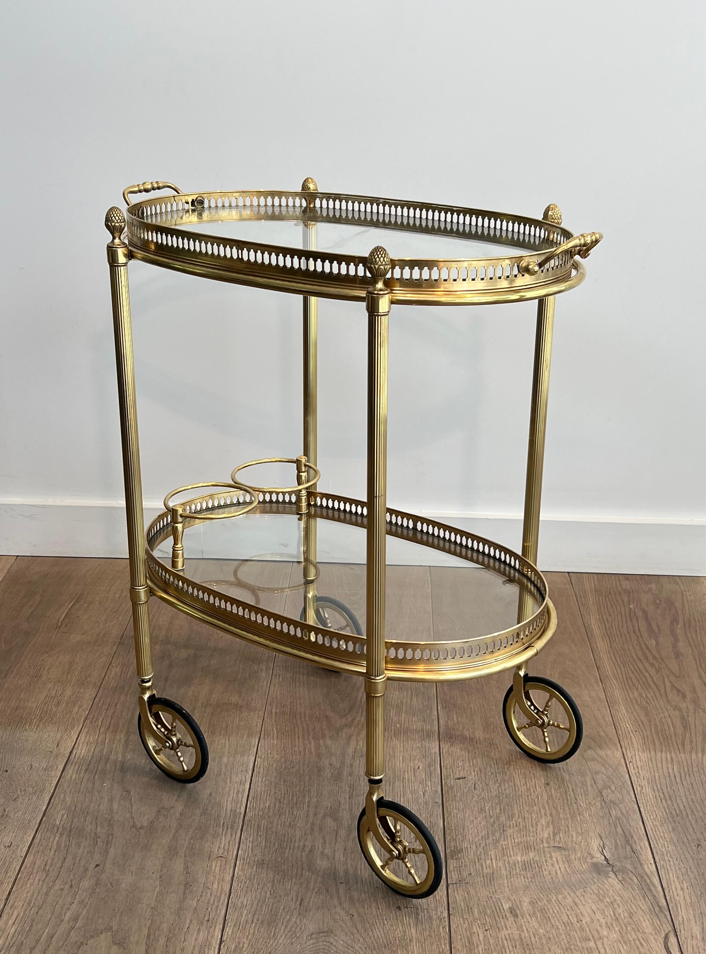 Neoclassico Tavolino ovale in ottone con doppio piano rimovibile di Maison Bagués in vendita