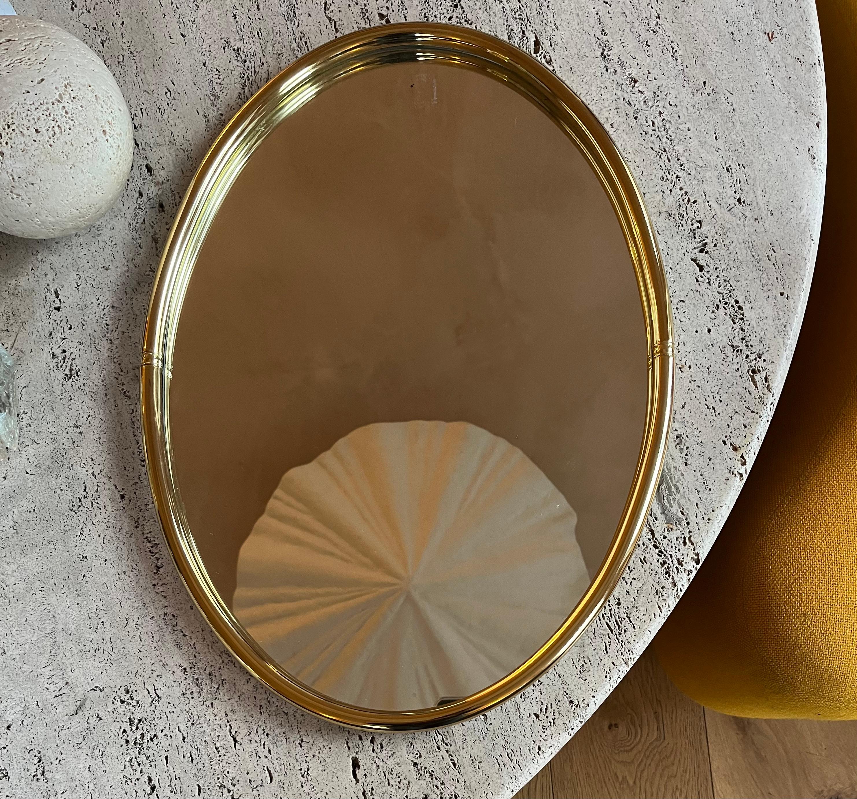 italien Petit miroir ovale en métal doré