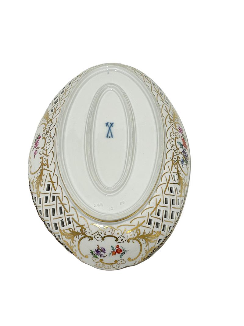 Porcelain Small oval Meissen porcelain openwork dish, 1920s For Sale