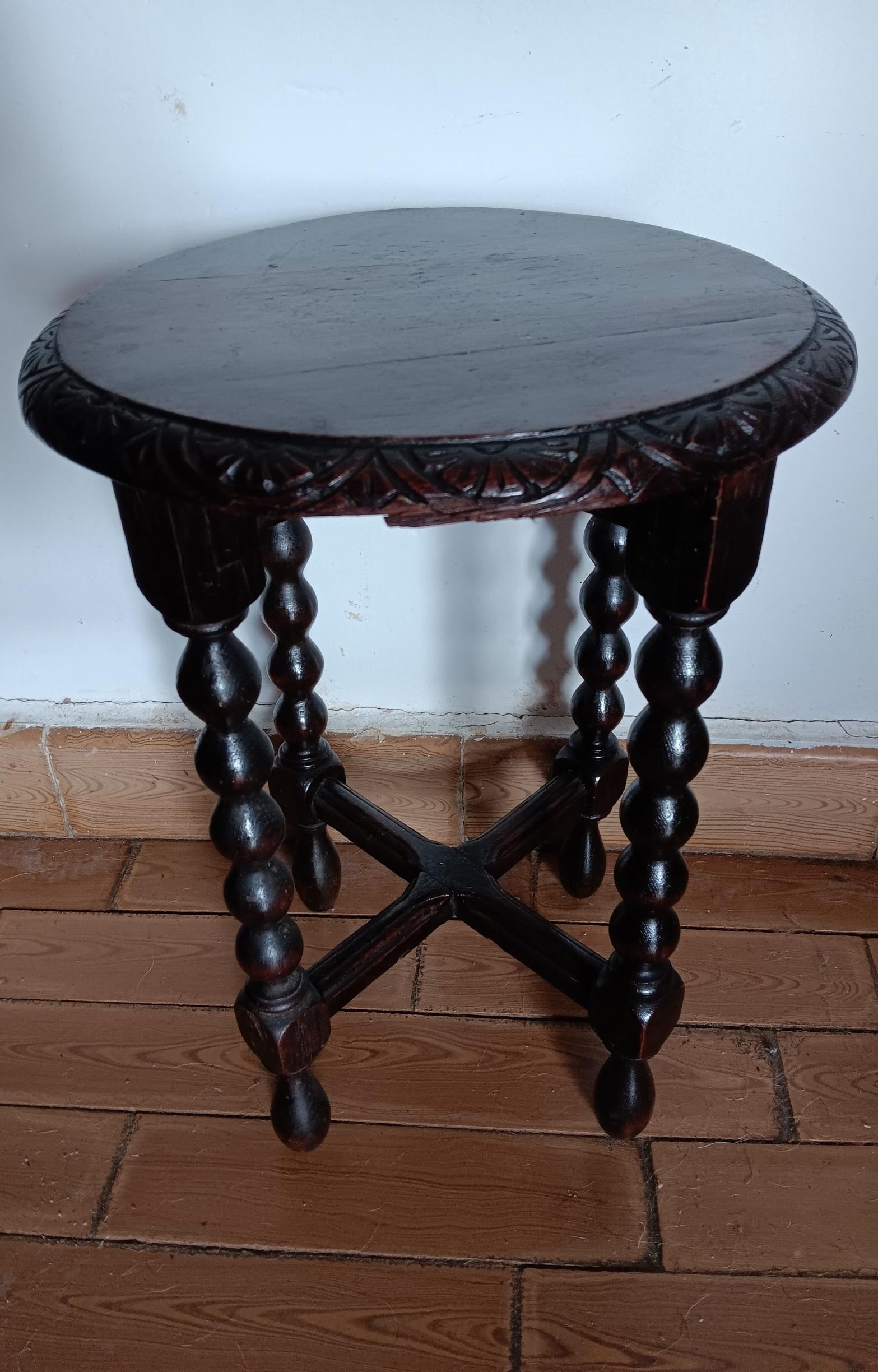 Ovaler Tisch oder Hocker mit gedrechselten Beinen und Bobbin-Beinen, 19. Jahrhundert, Spanien im Angebot 2