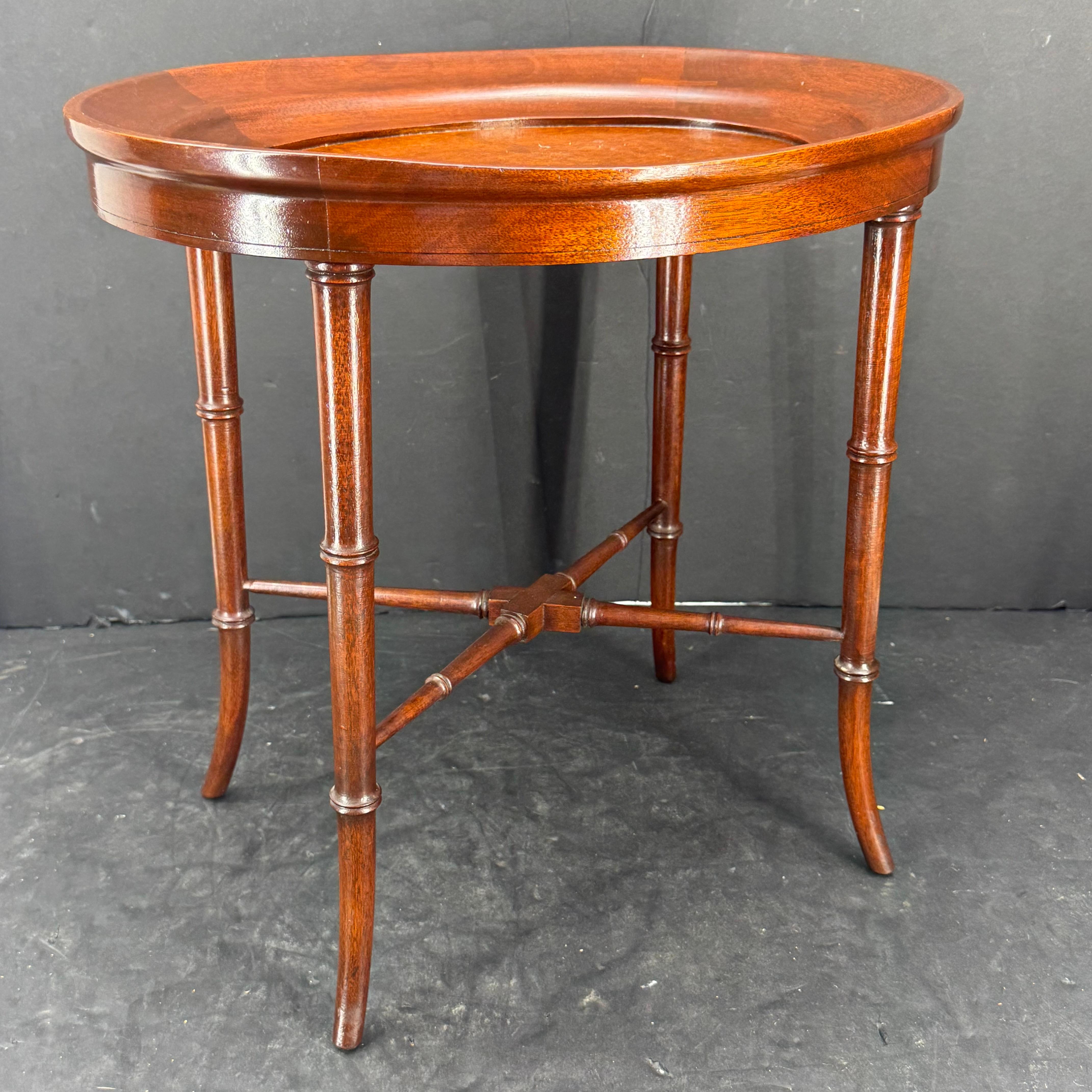 Fait main Petit plateau ovale de table d'appoint pieds en bambou en vente
