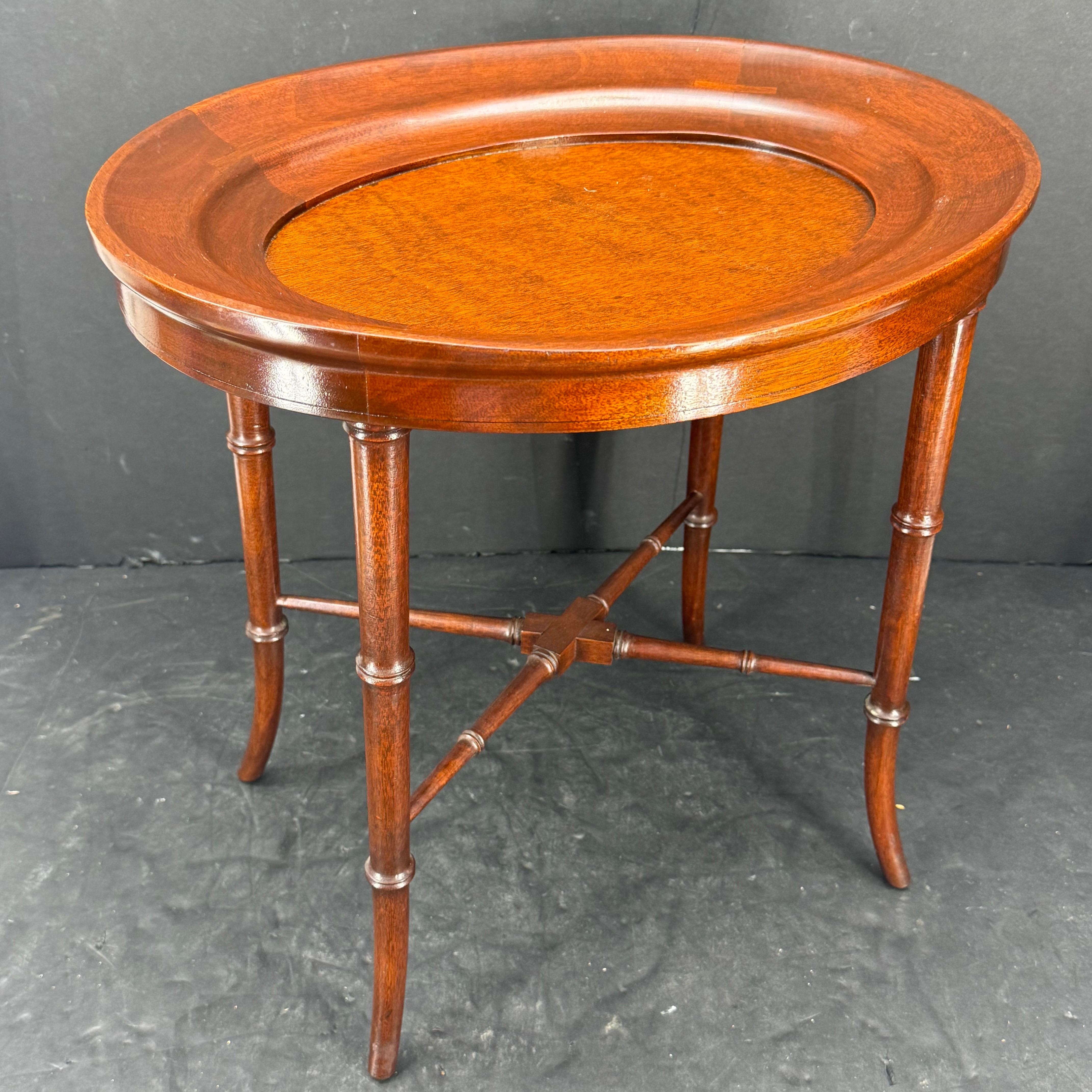 Bois Petit plateau ovale de table d'appoint pieds en bambou en vente