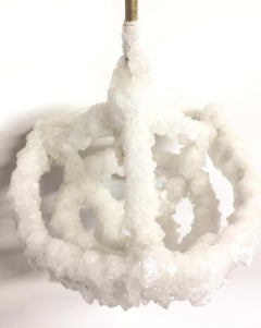 Kleiner überwachsener einzigartiger Kristallkronleuchter:: Mark Sturkenboom