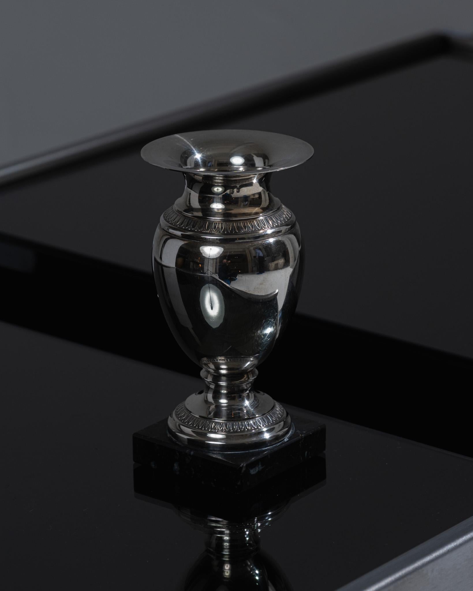 Small Ovoid Metal Vase of Revisited Médicis Form, resting on a polished black marble square base. This piece reflects the 1950s taste for modernized neoclassical shapes. In excellent condition.