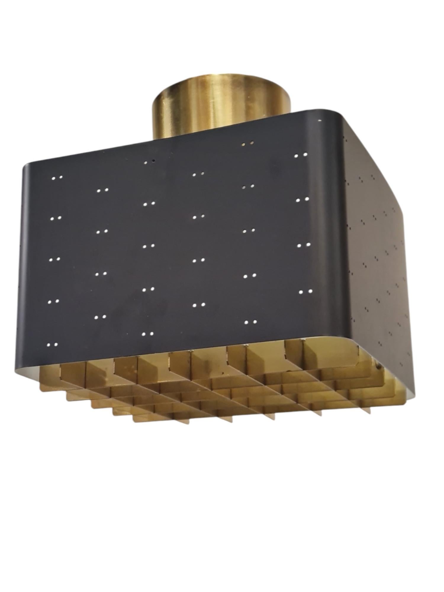 Small Paavo Tynell Starry Sky Ceiling Lamp 9068 in Black & Brass, Idman 1950s In Good Condition In Helsinki, FI