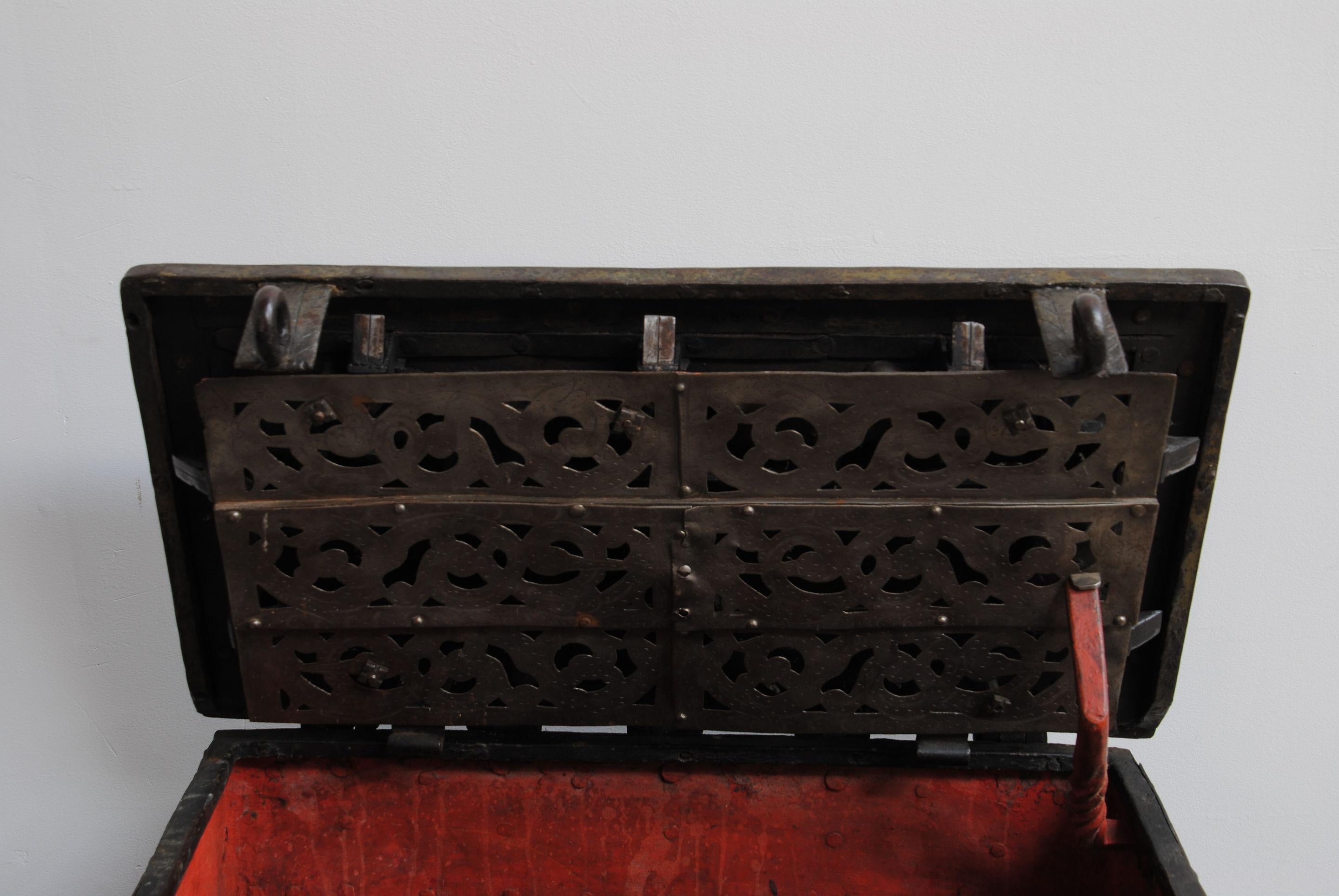 Small Painted Armada Chest In Good Condition In Lincolnshire, GB
