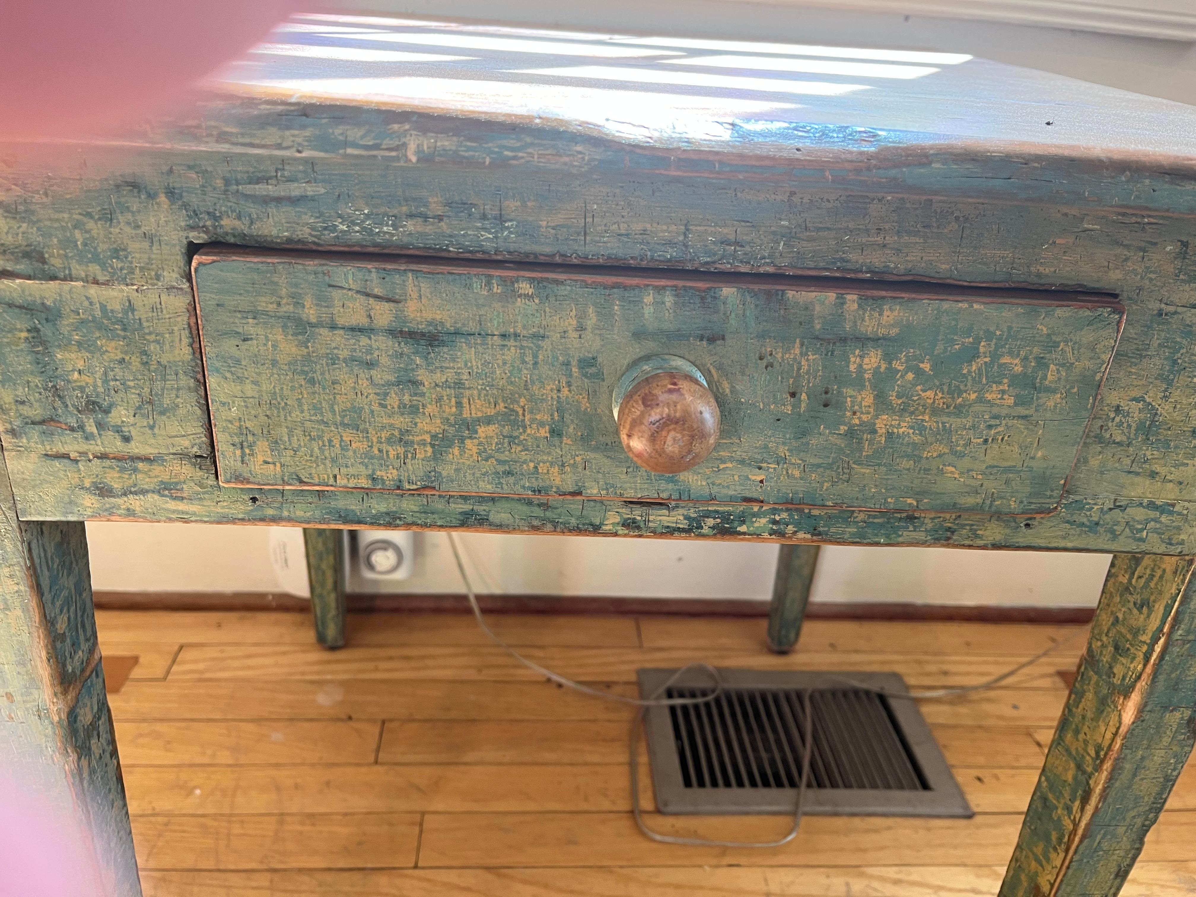 This one drawer Canadian painted end or side table is simply very pretty. the soft green color is enhanced by the warm pine top.