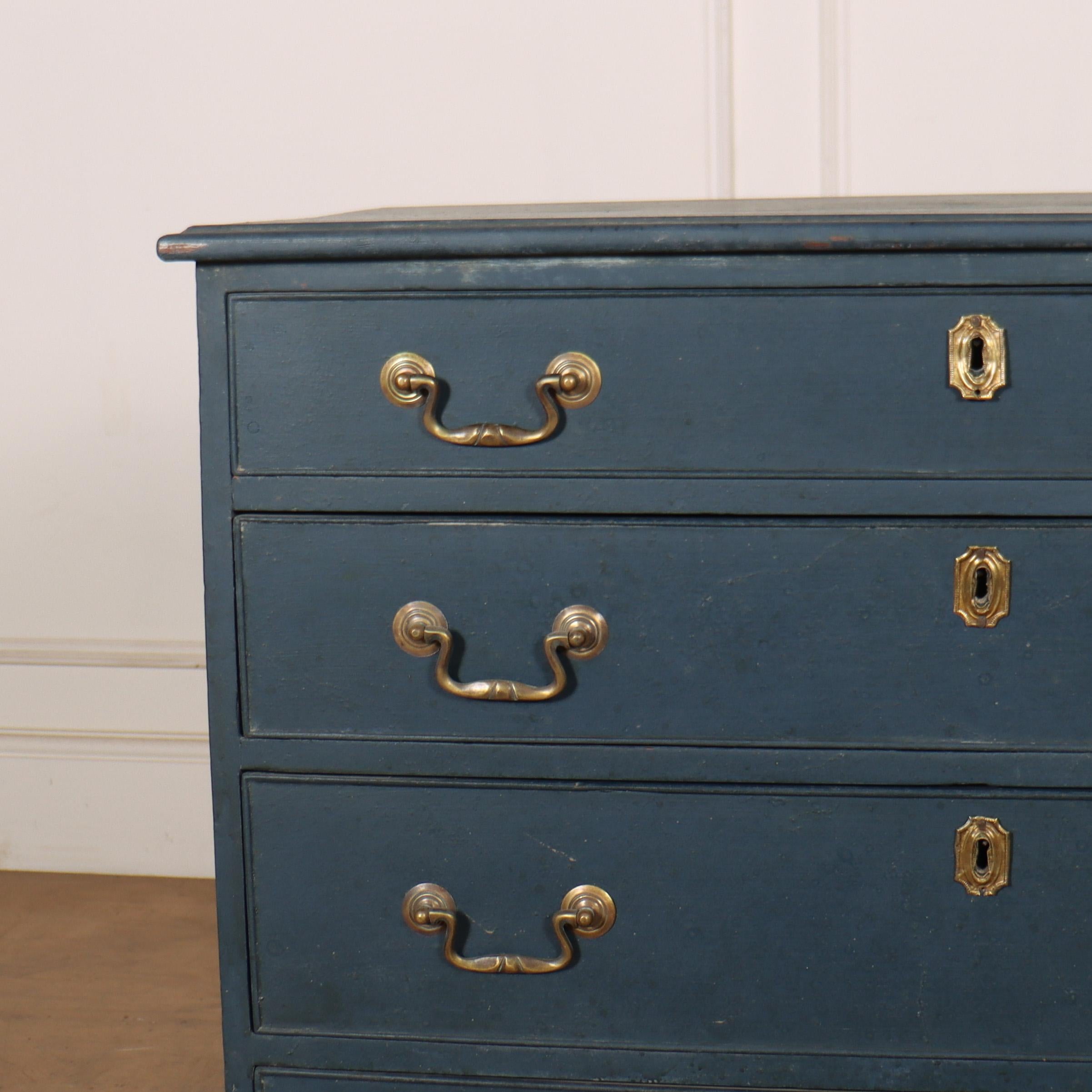 Small 18th C style painted oak English chest of drawers. 1860.

Reference: 8090

Dimensions
34.5 inches (88 cms) Wide
19 inches (48 cms) Deep
31.5 inches (80 cms) High