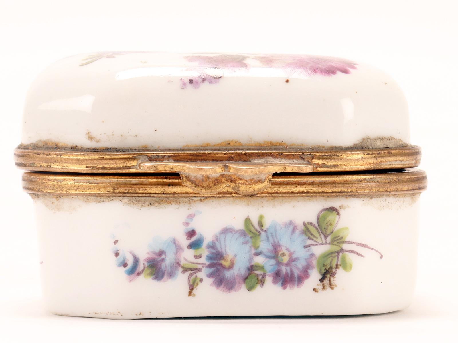 19th Century Small painted porcelain box, octagonal shape, France 1840.  For Sale