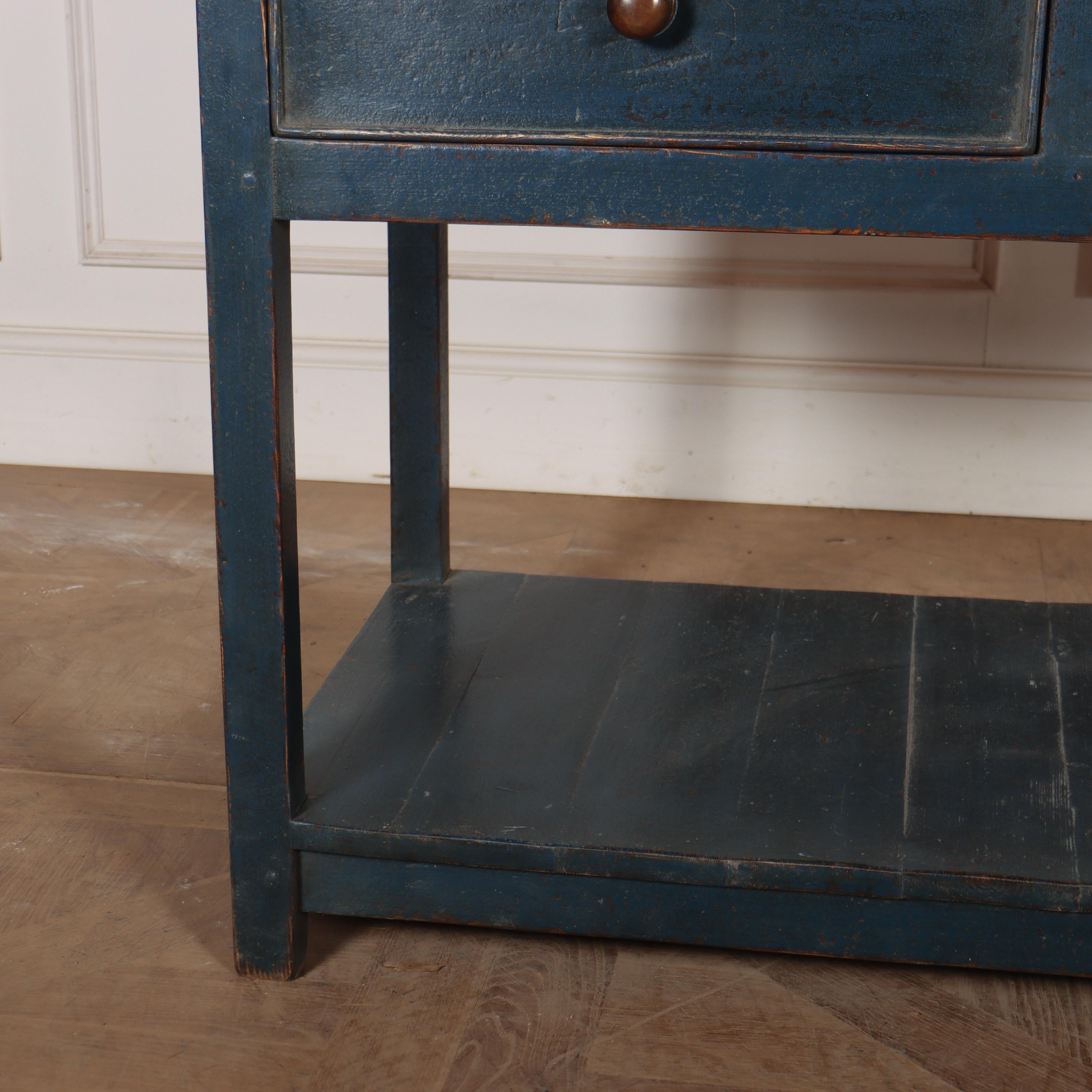 Victorien Petite base de buffet peinte en vente