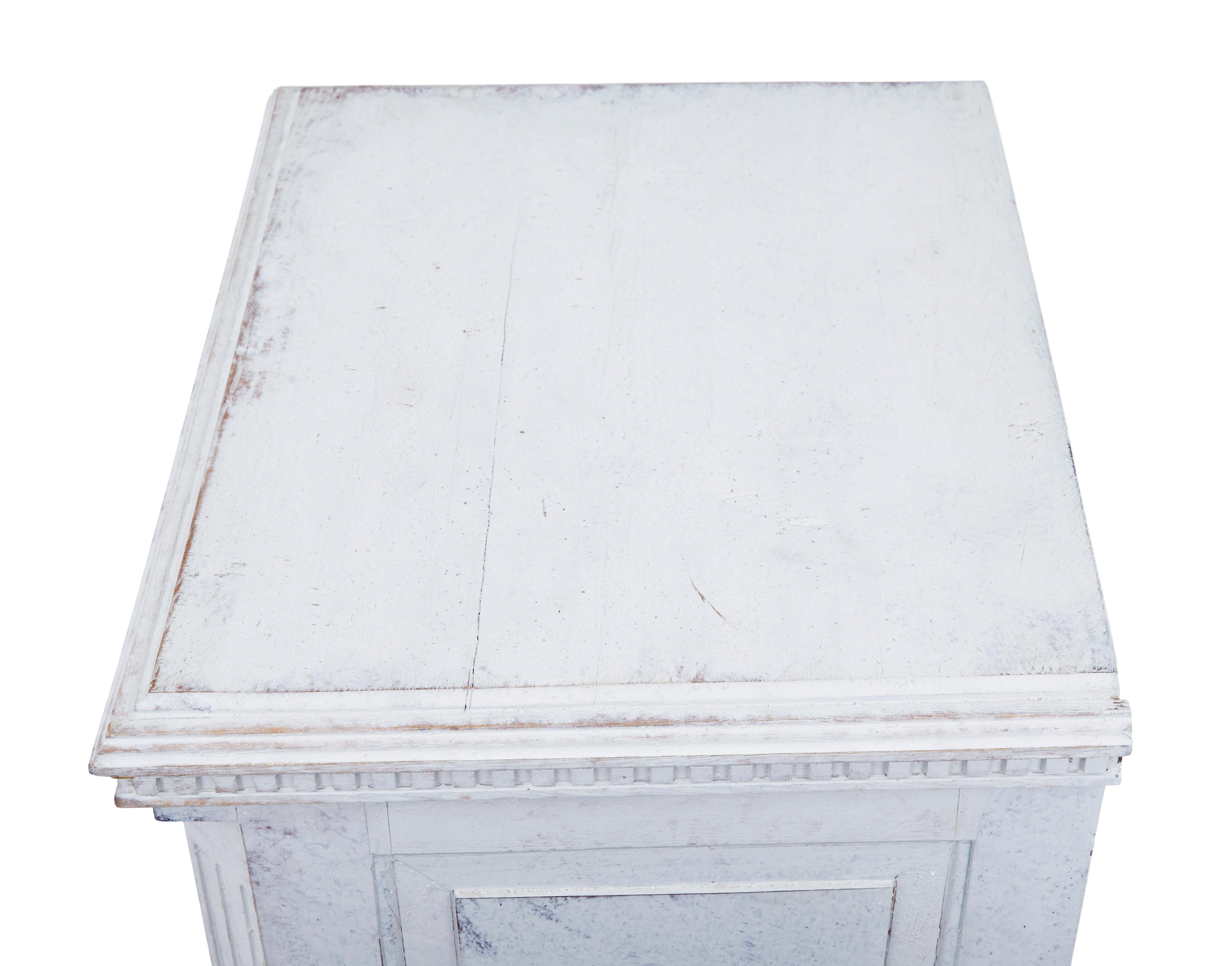 Gustavian Small pair of 19th century painted commodes For Sale