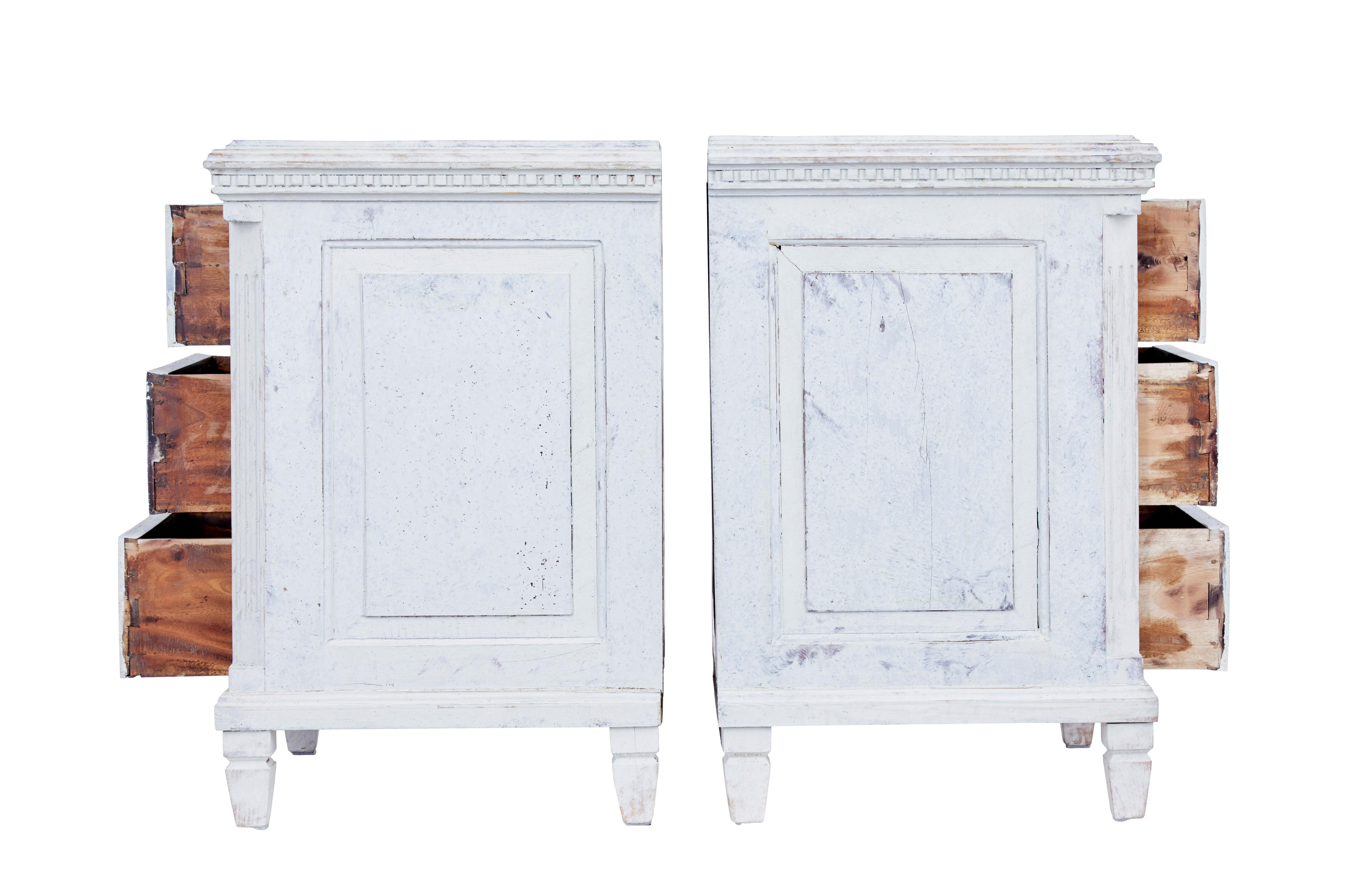 Hand-Crafted Small pair of 19th century painted commodes For Sale