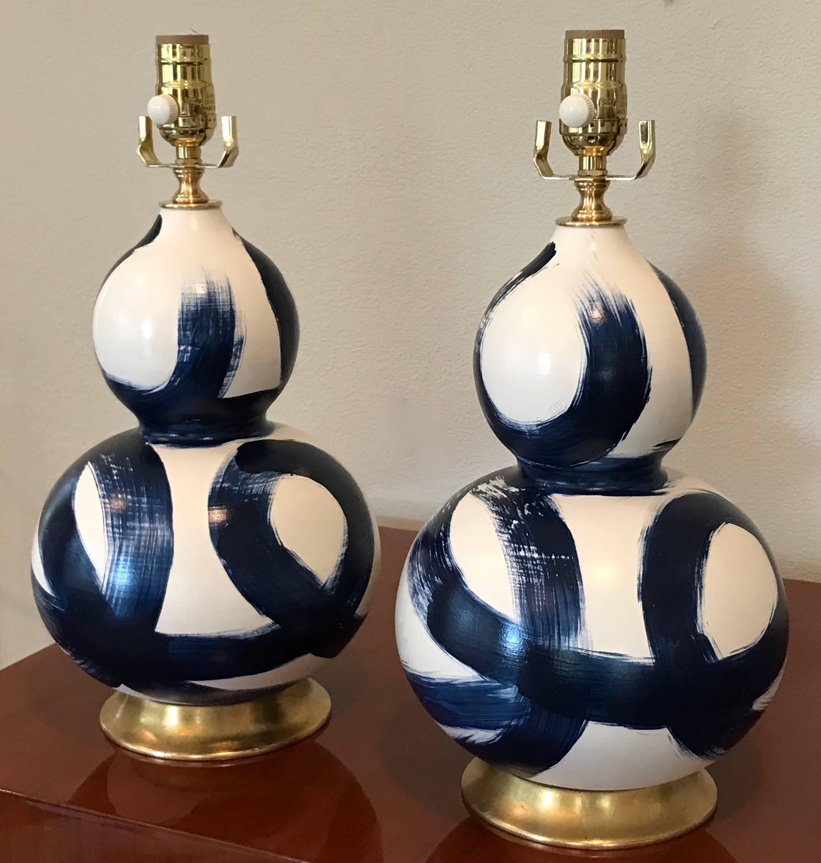 Small Pair of Blue and White Ceramic Double Gourd Shape Lamps on Gilt Bases In Good Condition In Dallas, TX